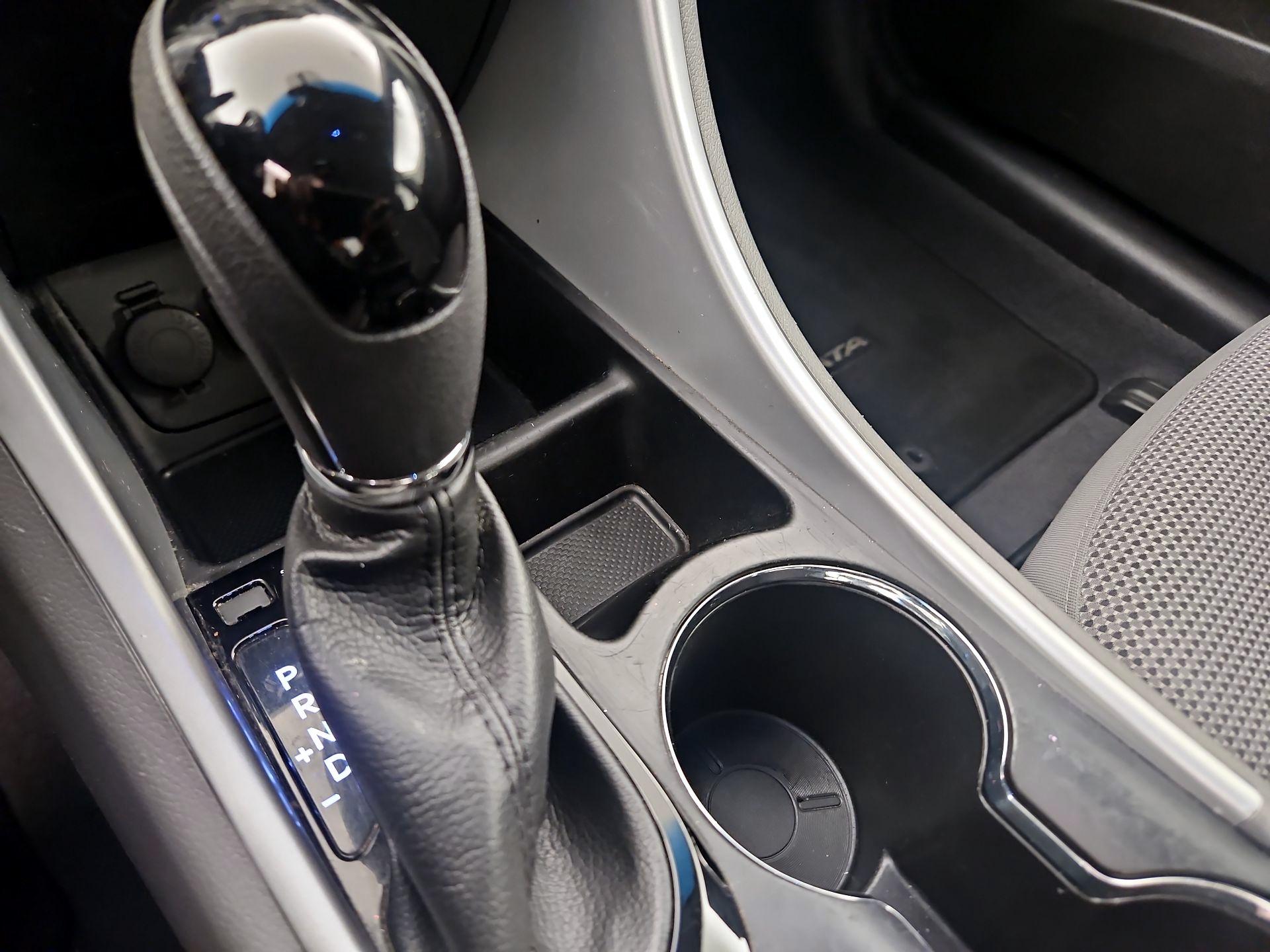 Thumbnail: 2014 Hyundai Sonata - 17