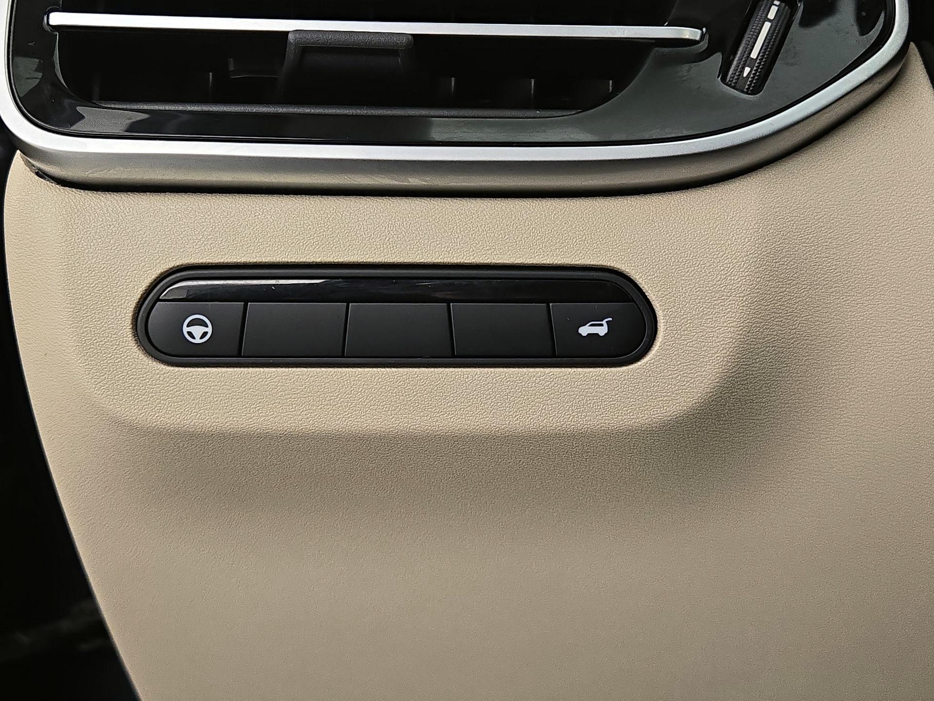 Thumbnail: 2023 INFINITI QX60 - 13