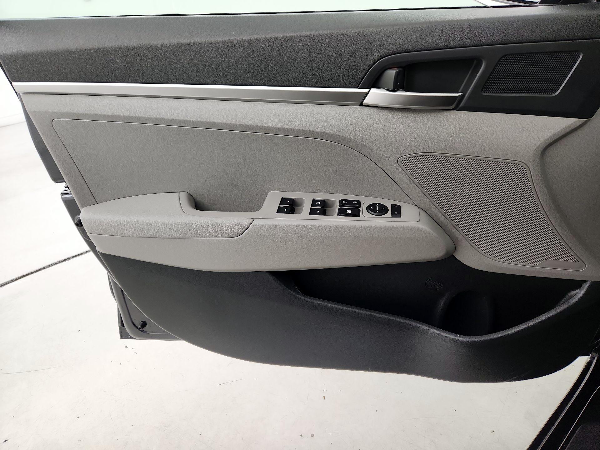 Thumbnail: 2020 Hyundai Elantra - 12