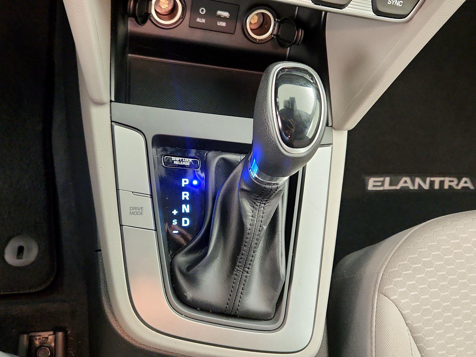 Thumbnail: 2020 Hyundai Elantra - 17
