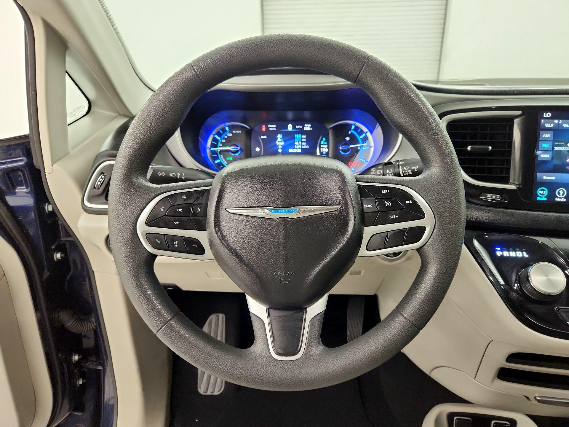 Thumbnail: 2018 Chrysler Pacifica - 10
