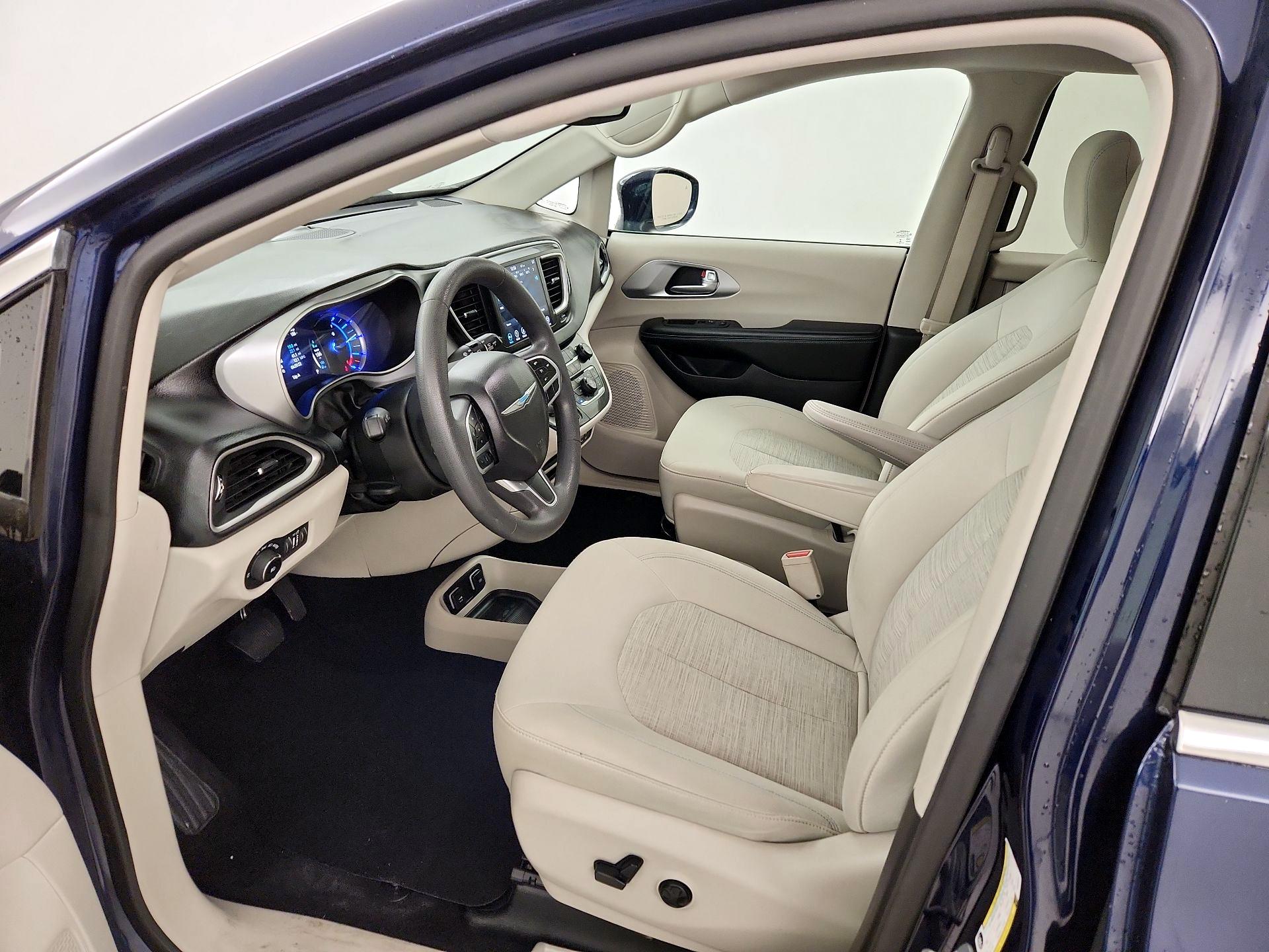 Thumbnail: 2018 Chrysler Pacifica - 11