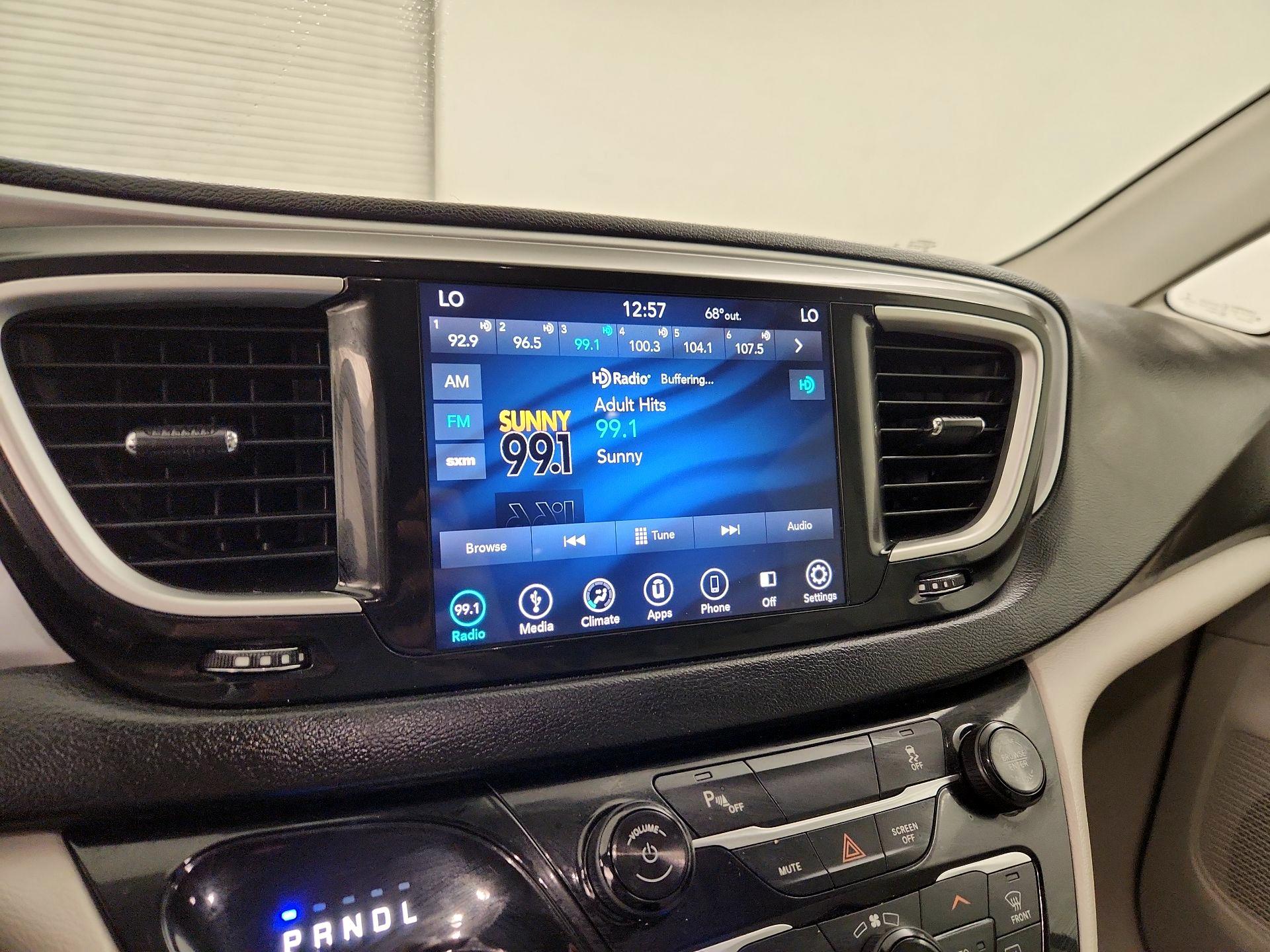 Thumbnail: 2018 Chrysler Pacifica - 15