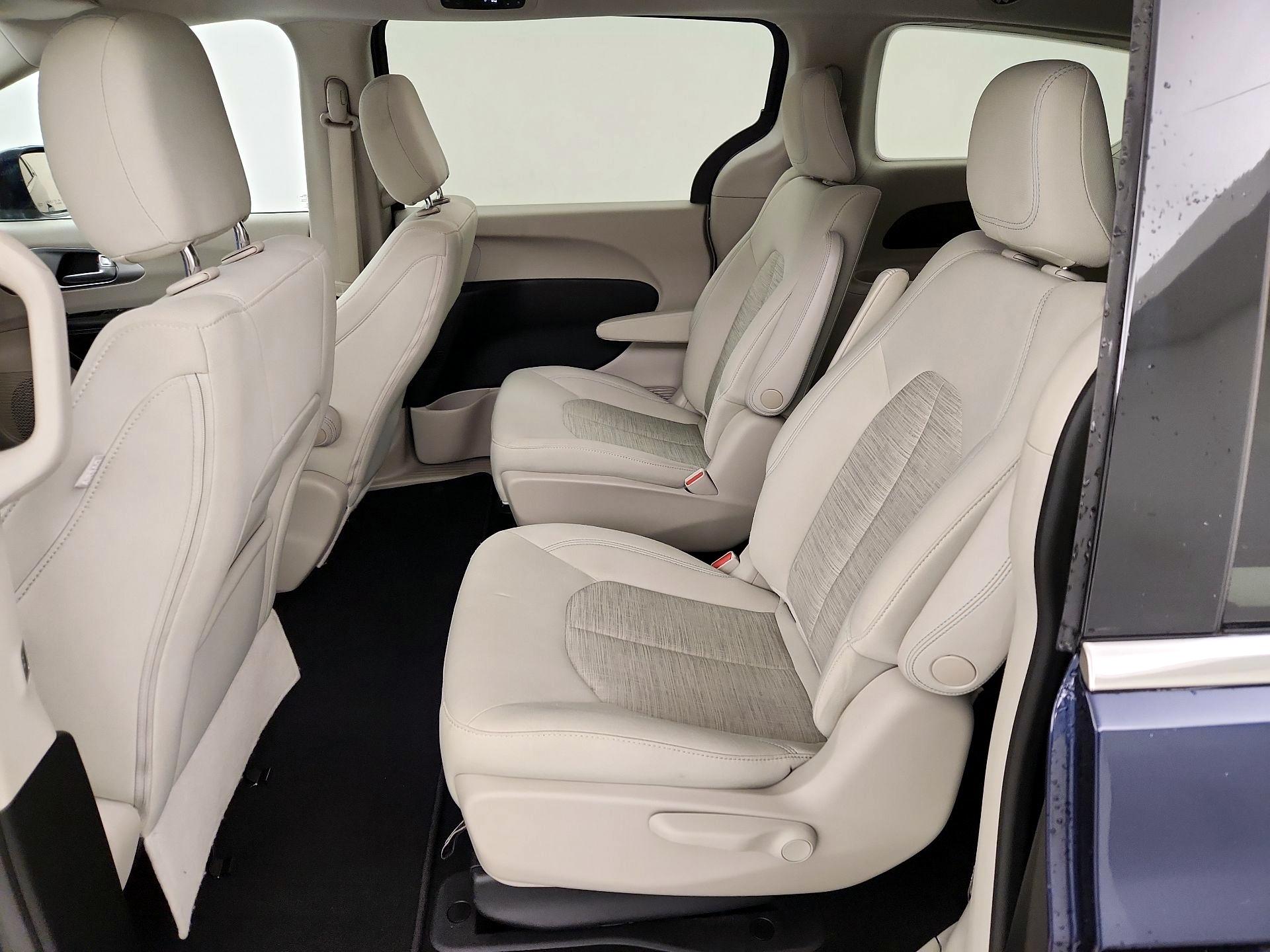 Thumbnail: 2018 Chrysler Pacifica - 19