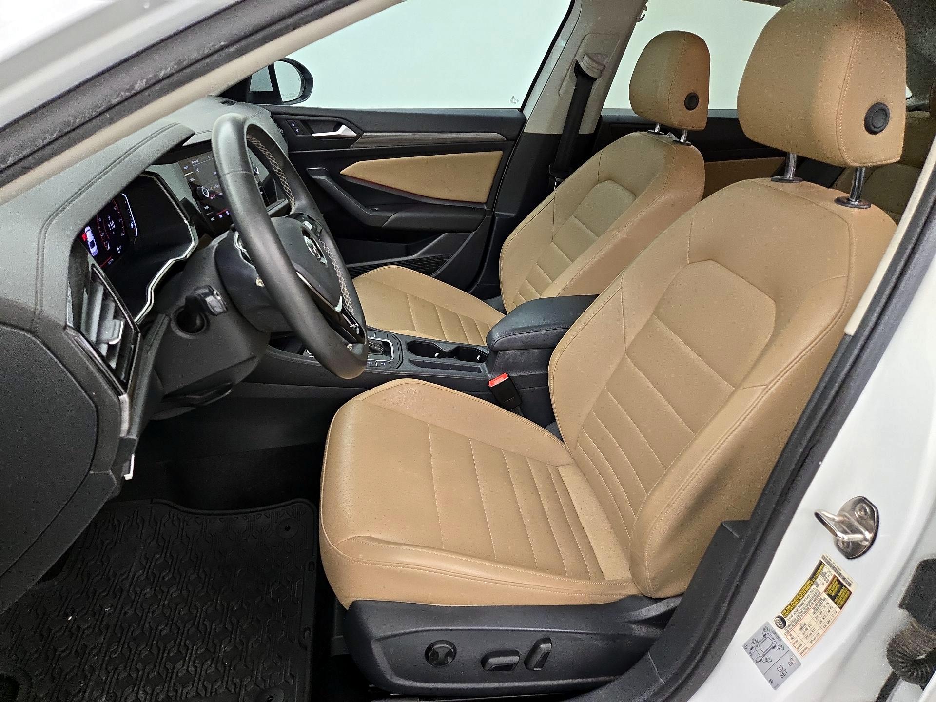Thumbnail: 2021 Volkswagen Jetta - 11