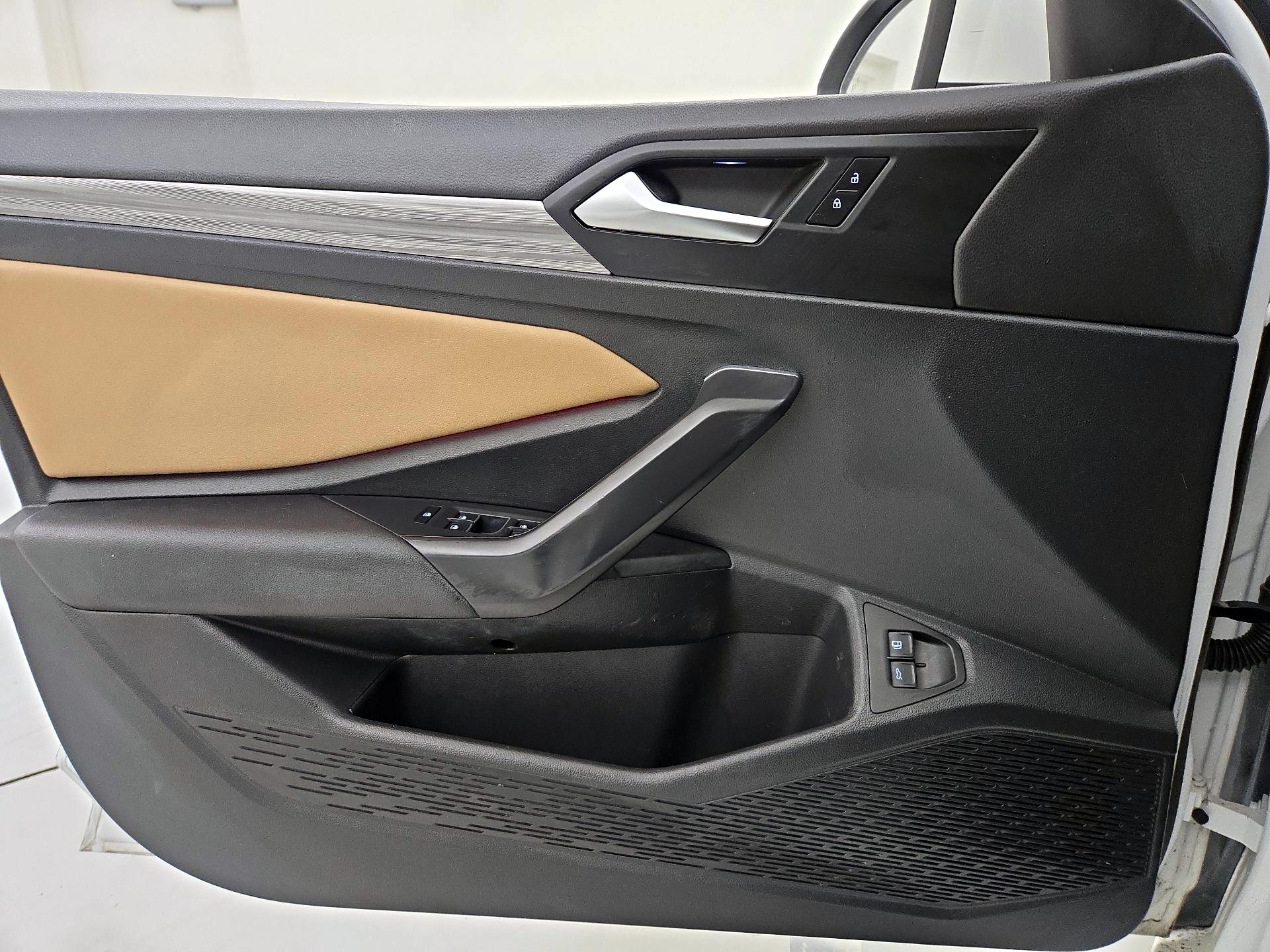 Thumbnail: 2021 Volkswagen Jetta - 12