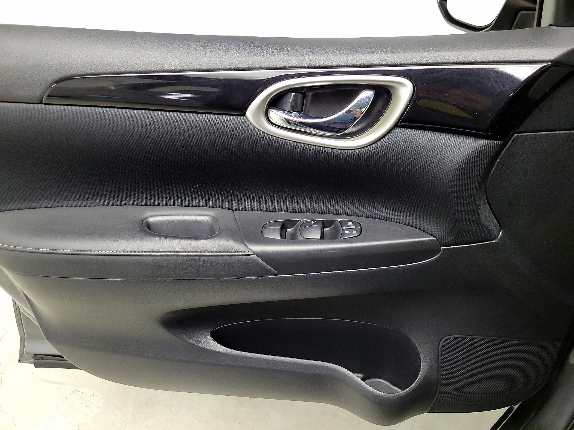 Thumbnail: 2019 Nissan Sentra - 12