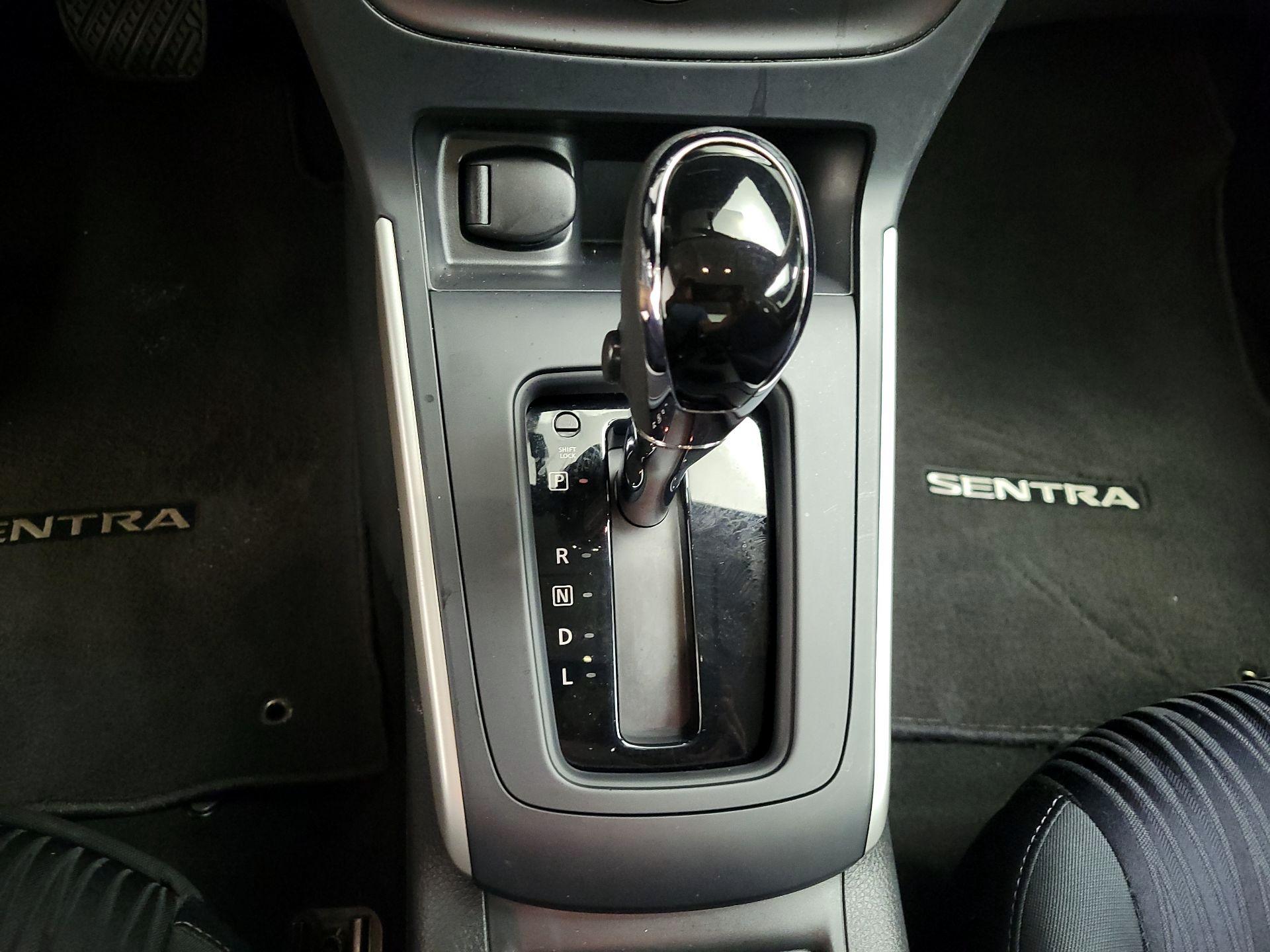 Thumbnail: 2019 Nissan Sentra - 17