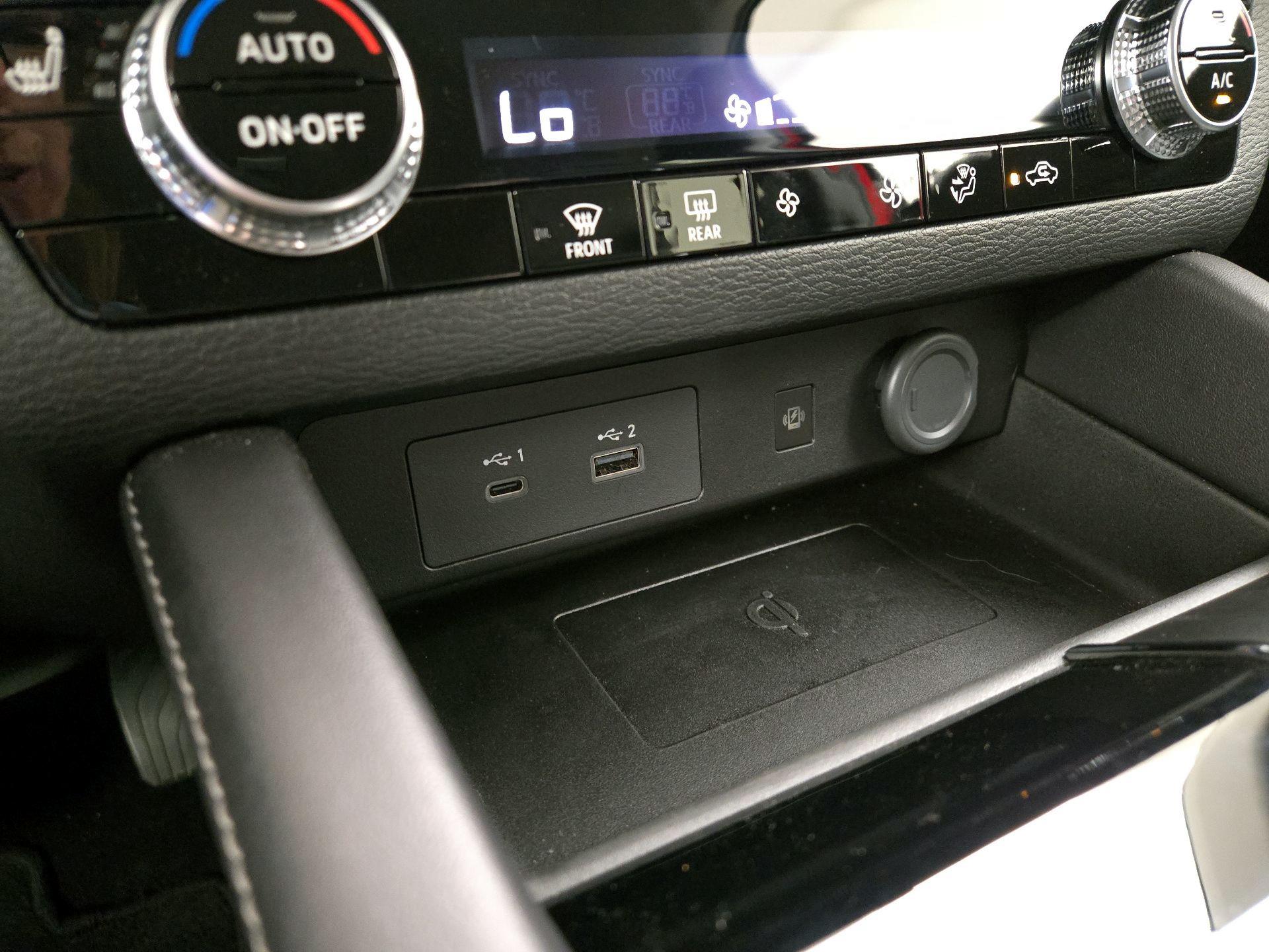 Thumbnail: 2024 Mitsubishi Outlander - 17