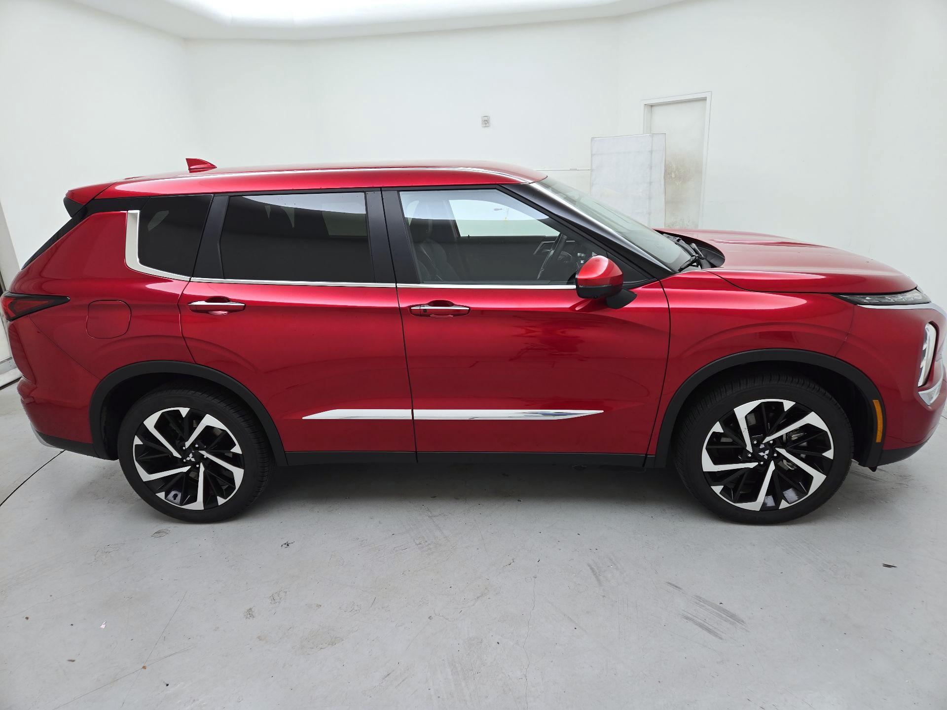 Thumbnail: 2024 Mitsubishi Outlander - 4