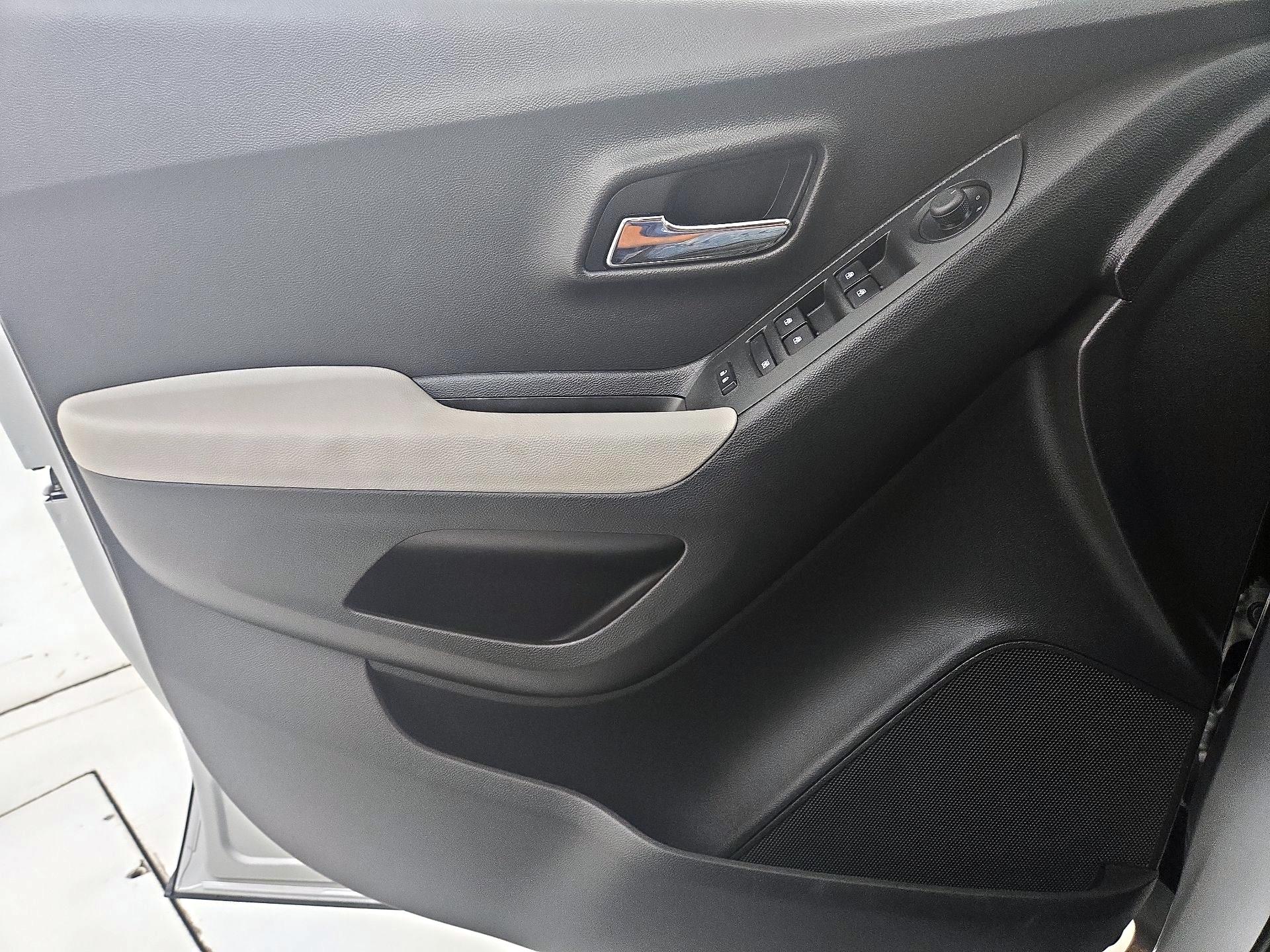 Thumbnail: 2018 Chevrolet Trax - 12