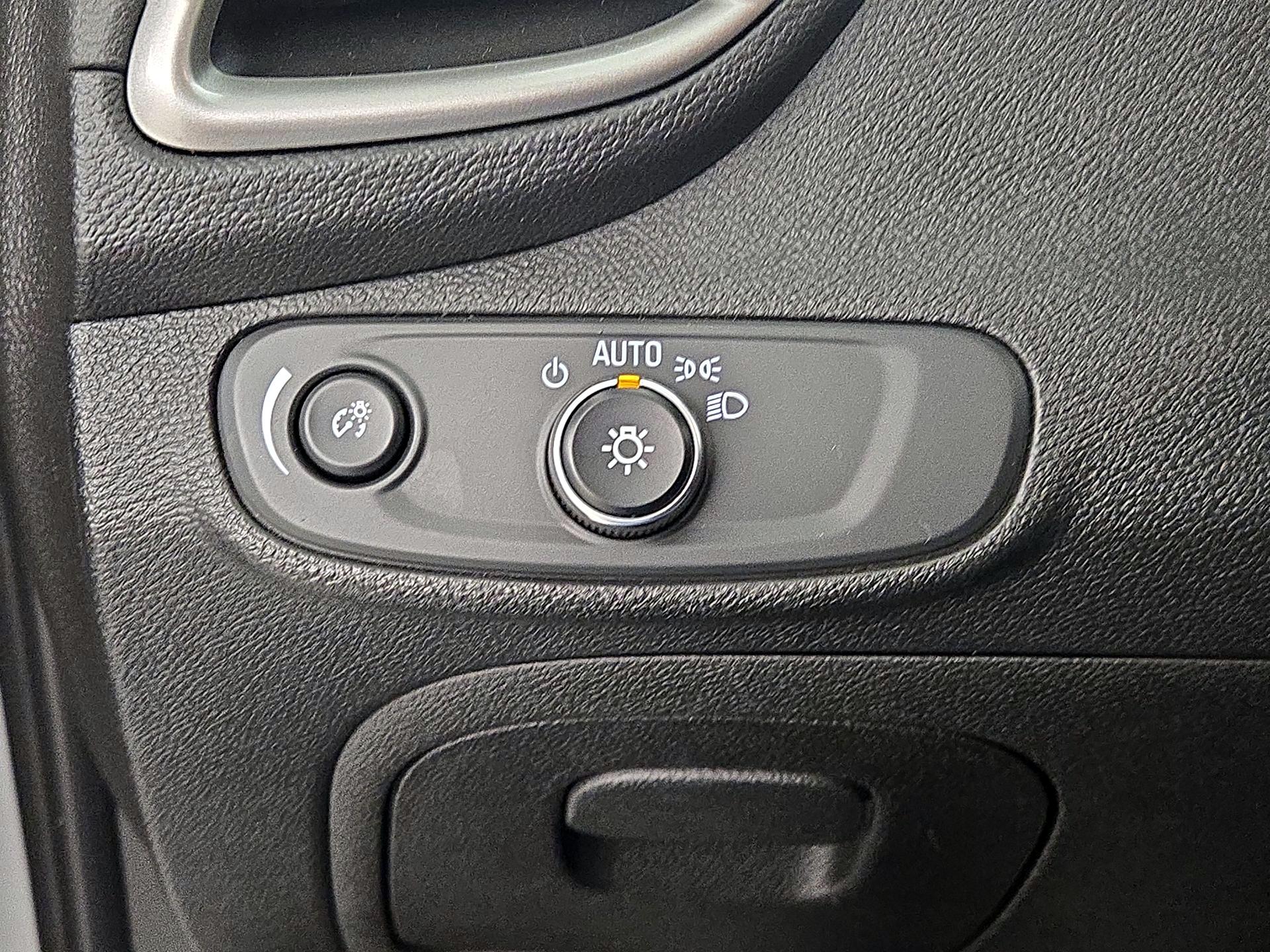 Thumbnail: 2018 Chevrolet Trax - 13