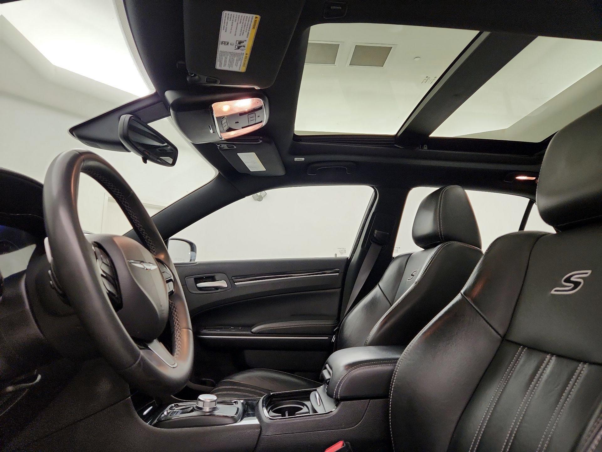 Thumbnail: 2023 Chrysler 300 - 20