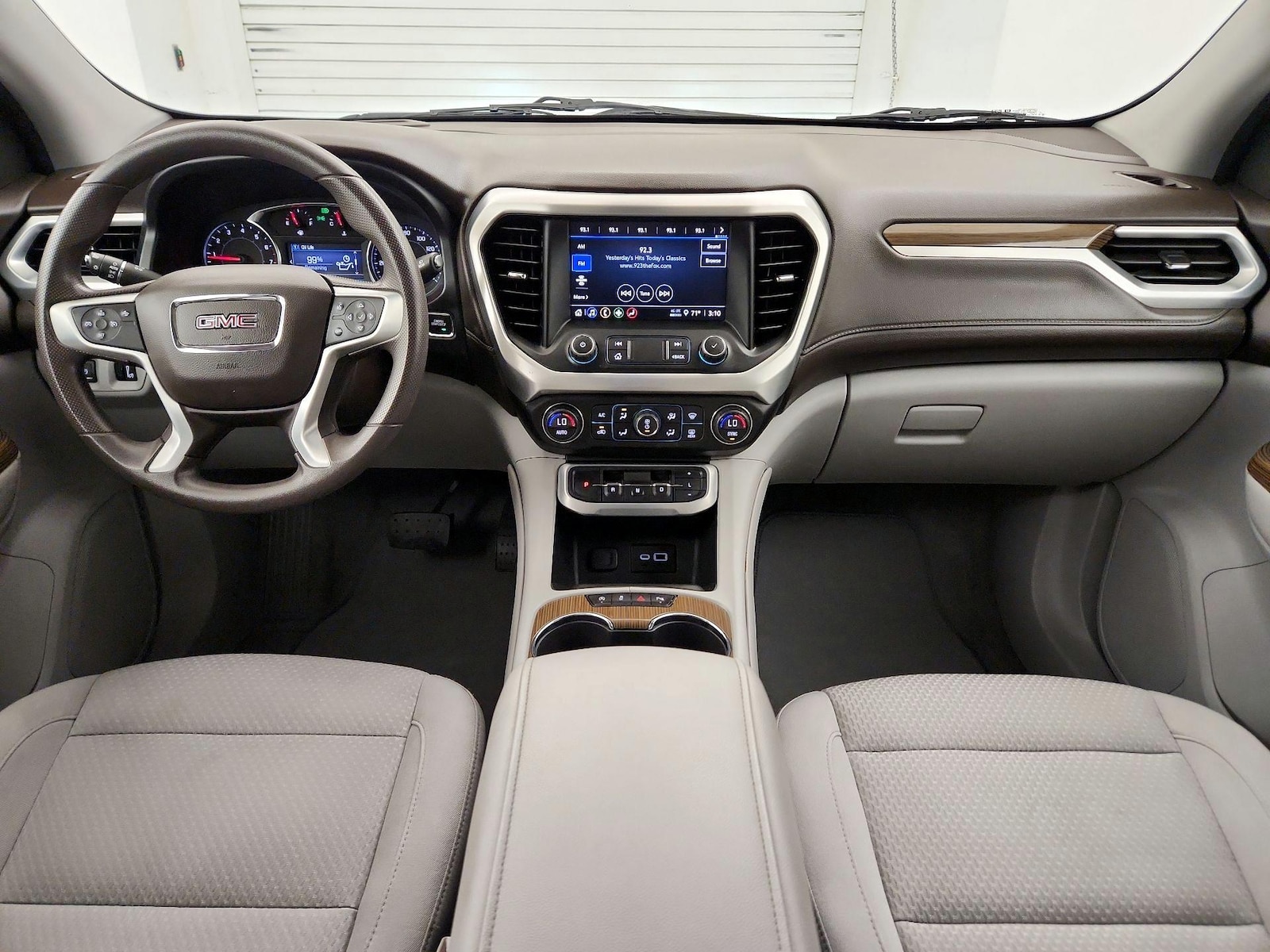 2022 GMC Acadia SLE - Photo 10