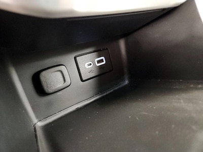 USB/AUX Ports