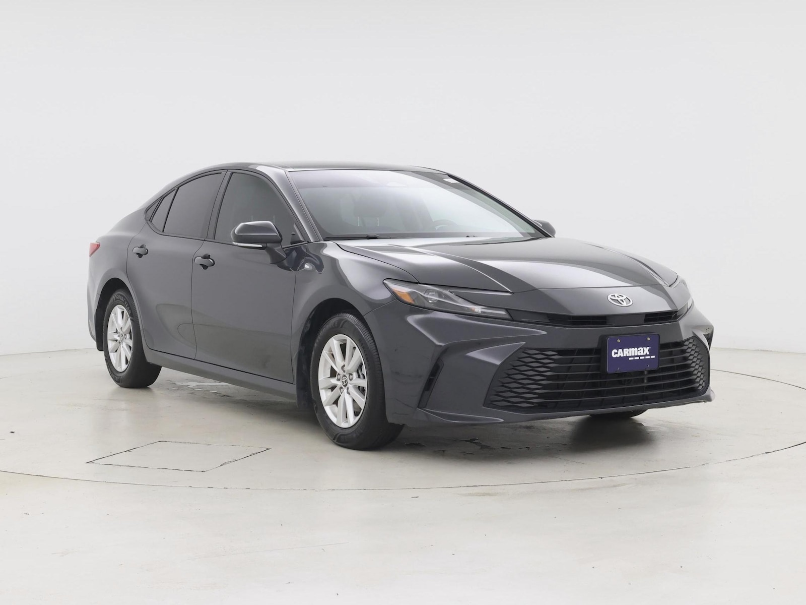 2025 Toyota Camry LE - Photo 2