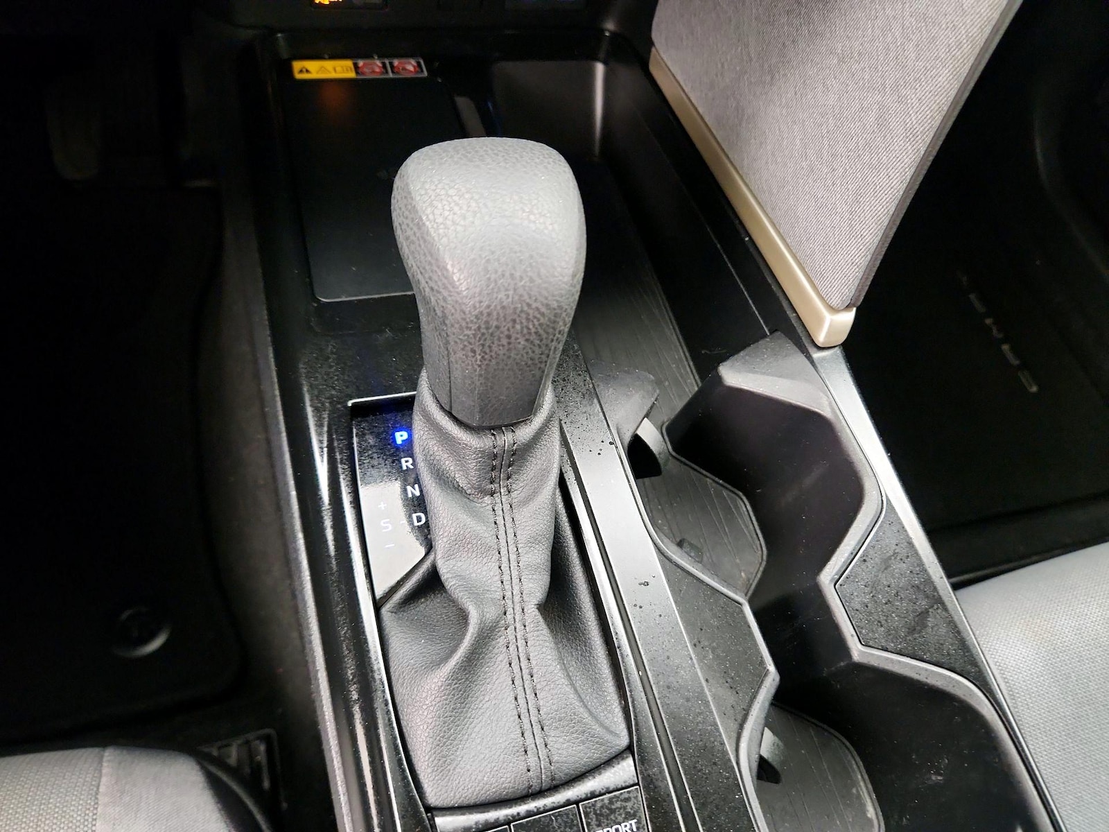 2025 Toyota Camry LE - Photo 18