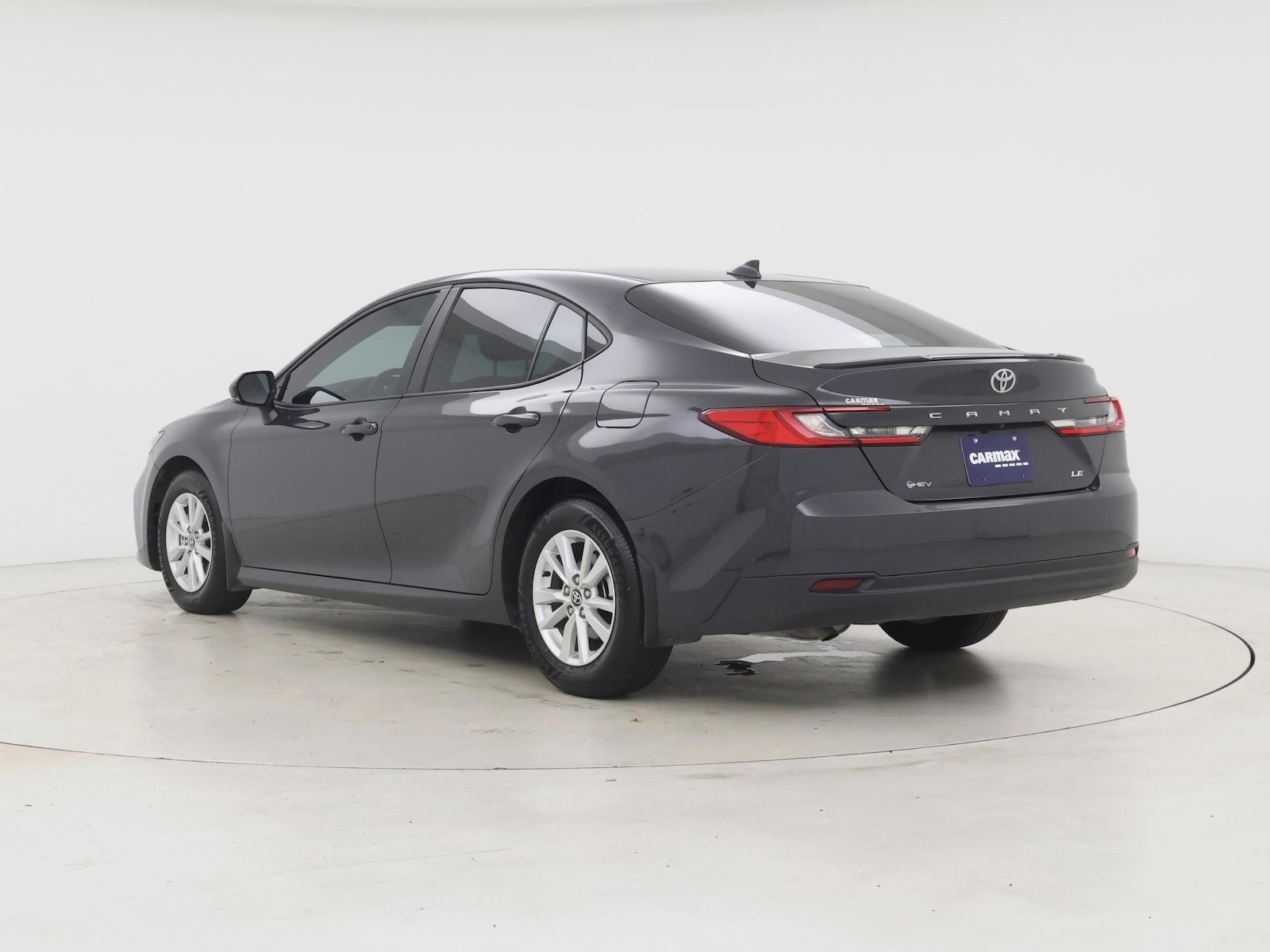 2025 Toyota Camry LE - Photo 3