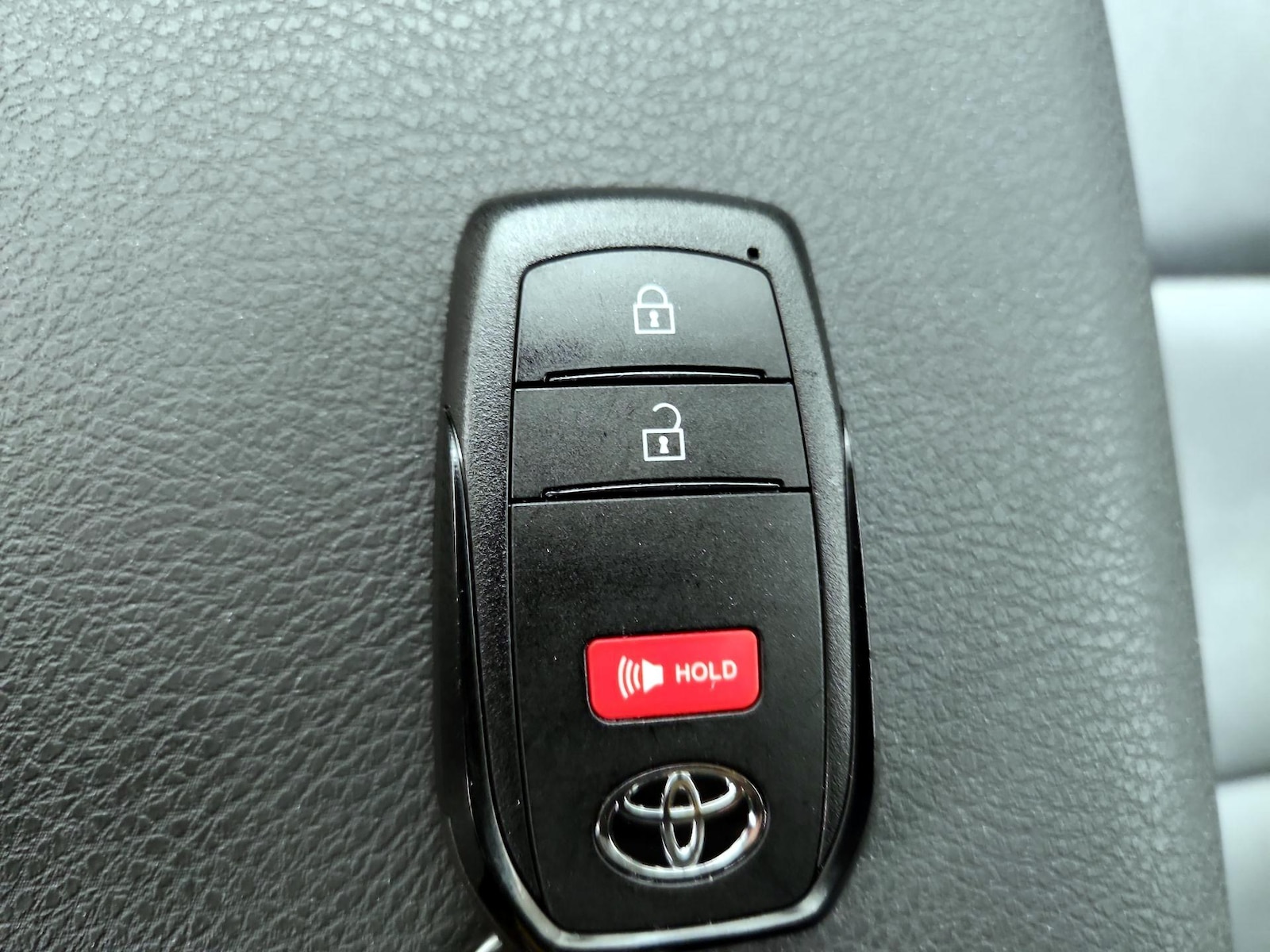 2025 Toyota Camry LE - Photo 23