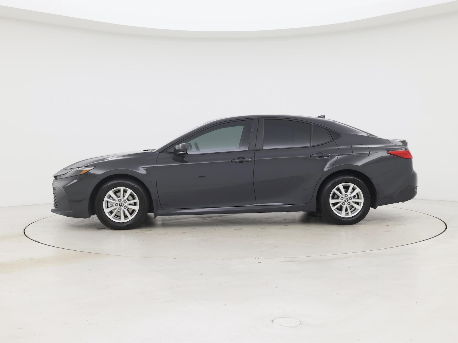 2025 Toyota Camry LE - Photo 4