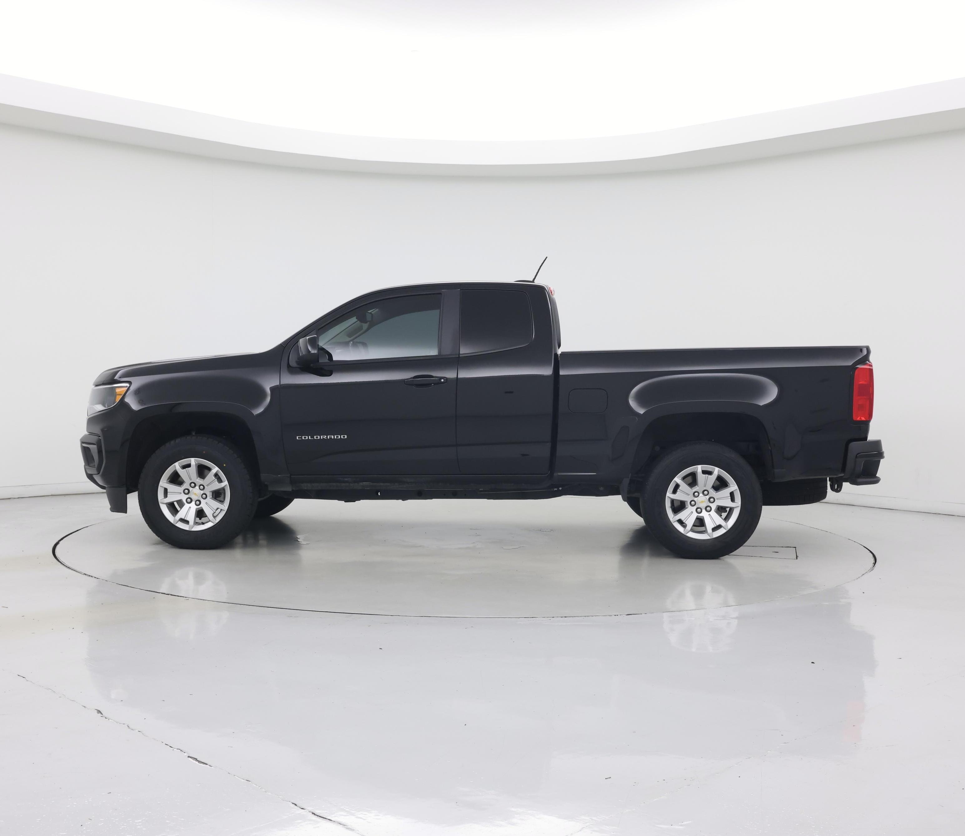 Thumbnail: 2022 Chevrolet Colorado - 3