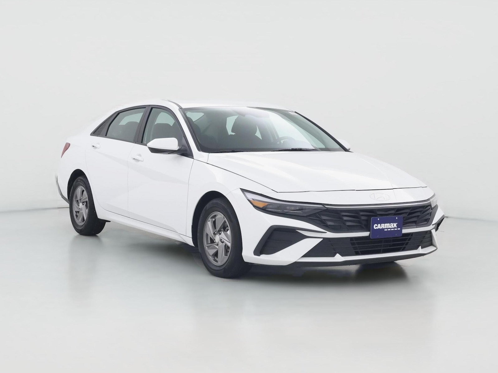 2025 Hyundai Elantra SE - Photo 1