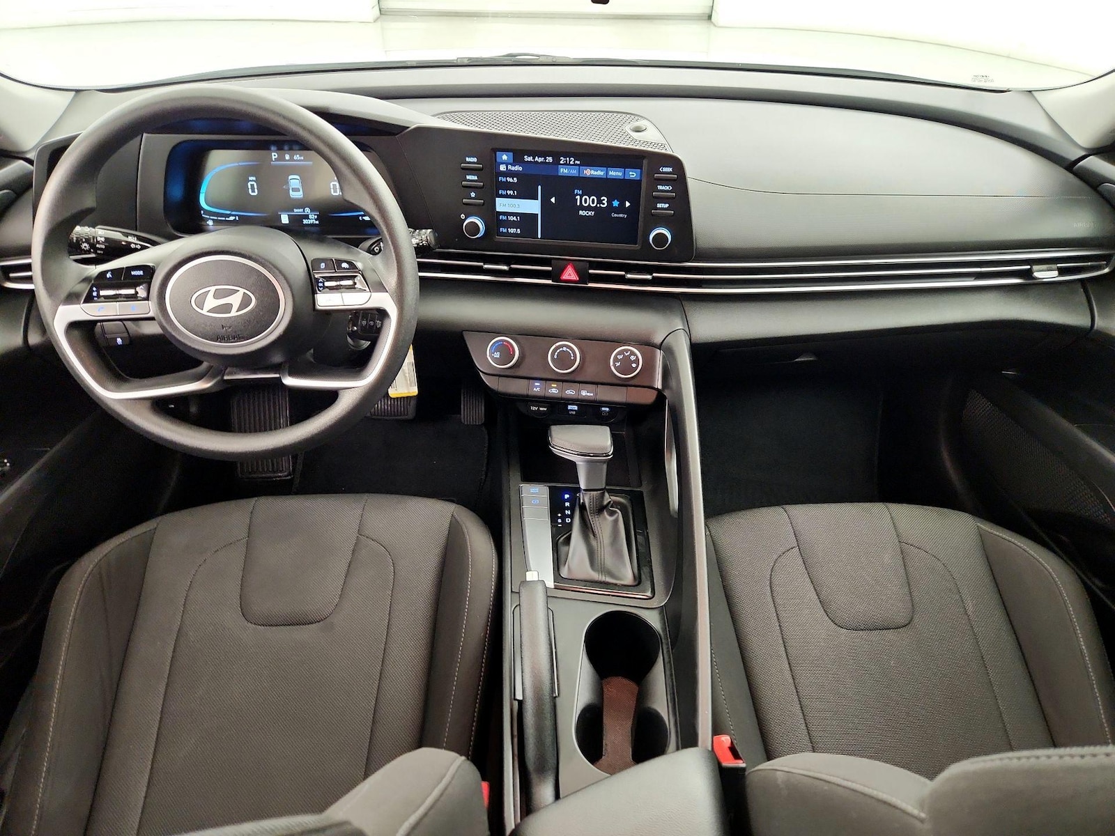 2025 Hyundai Elantra SE - Photo 10