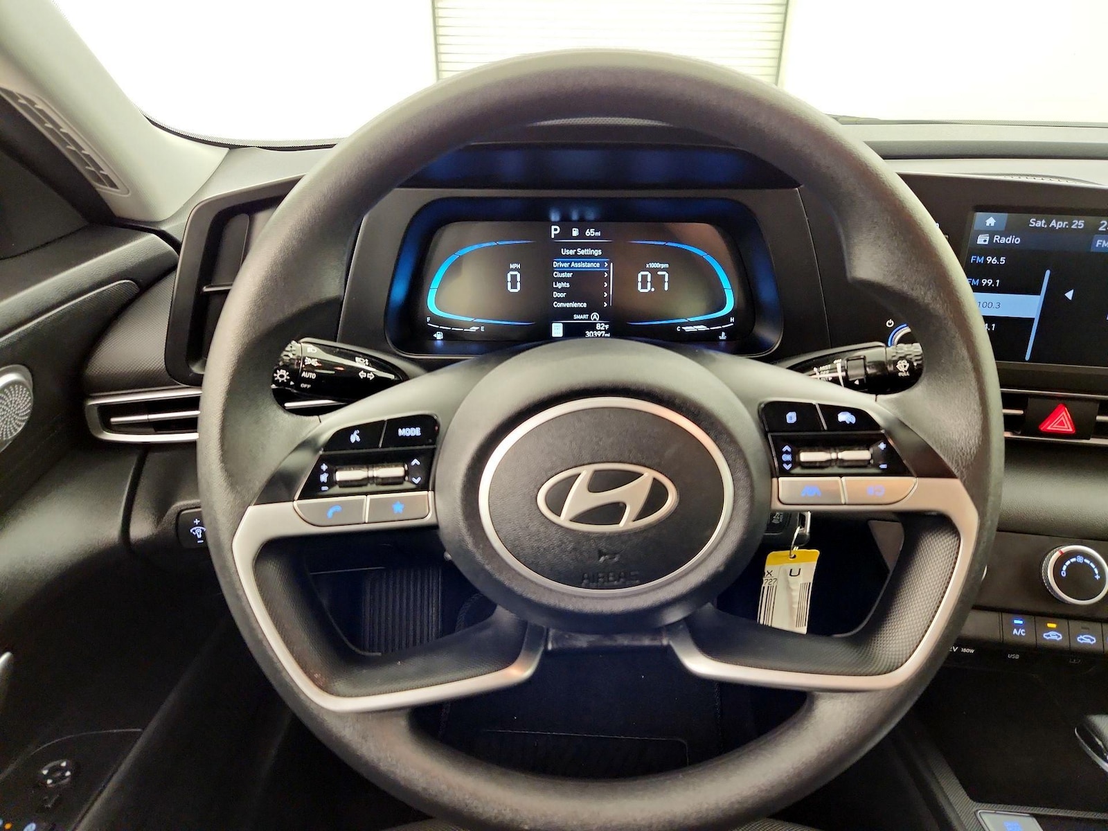 2025 Hyundai Elantra SE - Photo 11