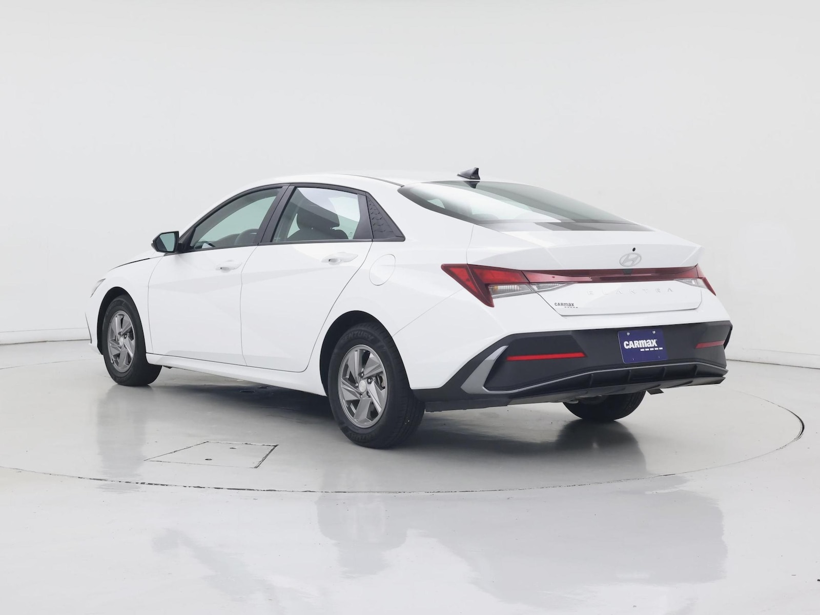 2025 Hyundai Elantra SE - Photo 3