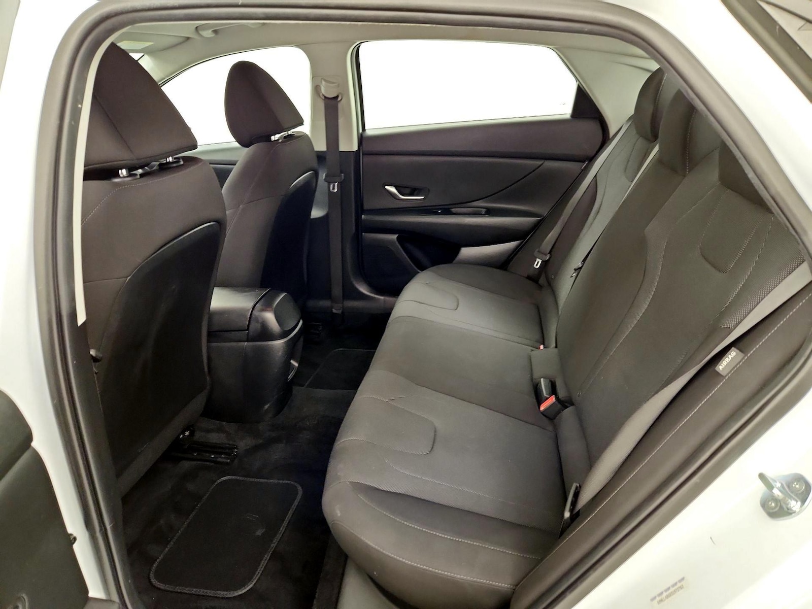 2025 Hyundai Elantra SE - Photo 20