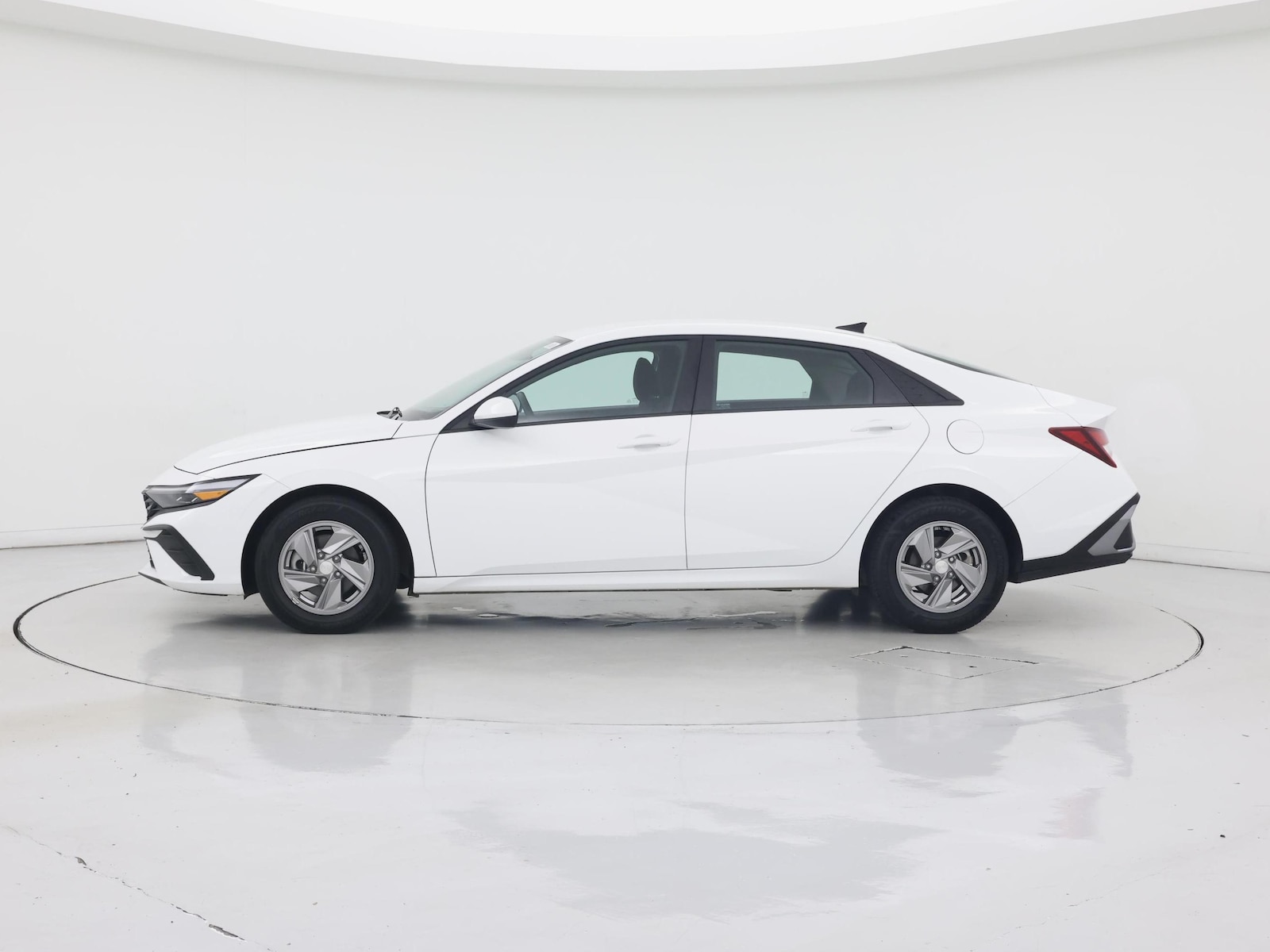 2025 Hyundai Elantra SE - Photo 4