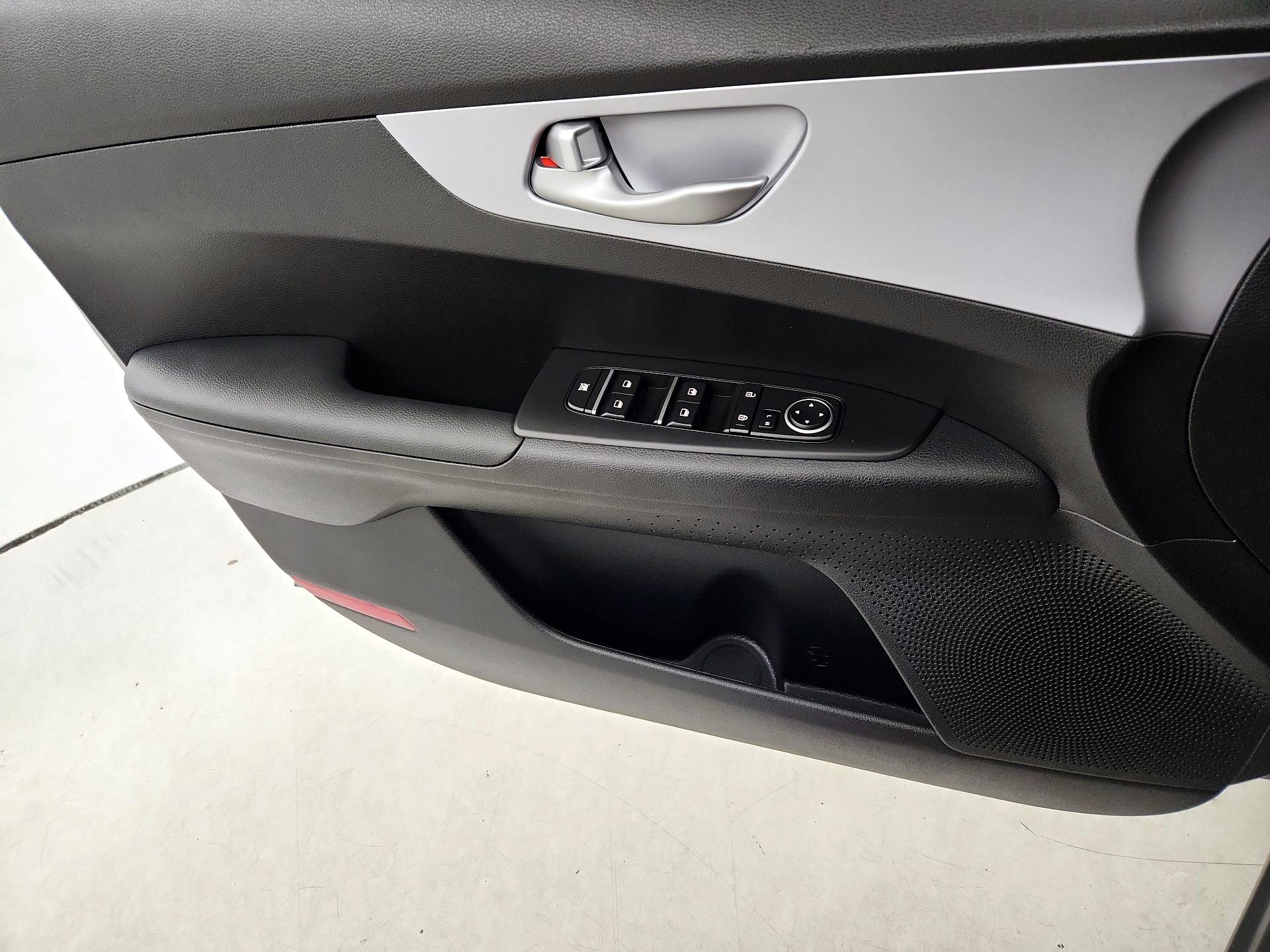 Thumbnail: 2024 Kia Forte - 12