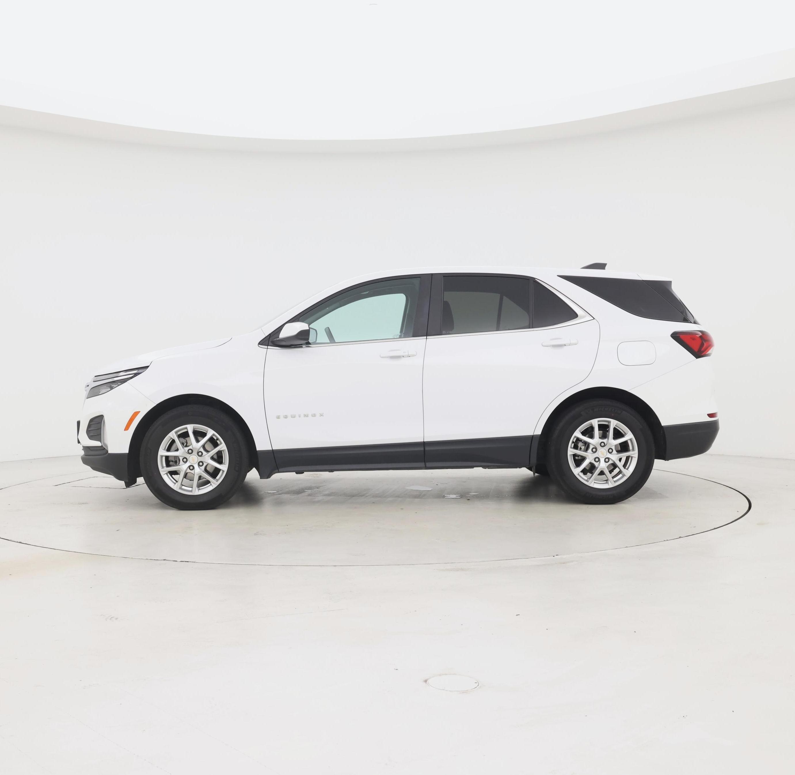 Thumbnail: 2022 Chevrolet Equinox - 3