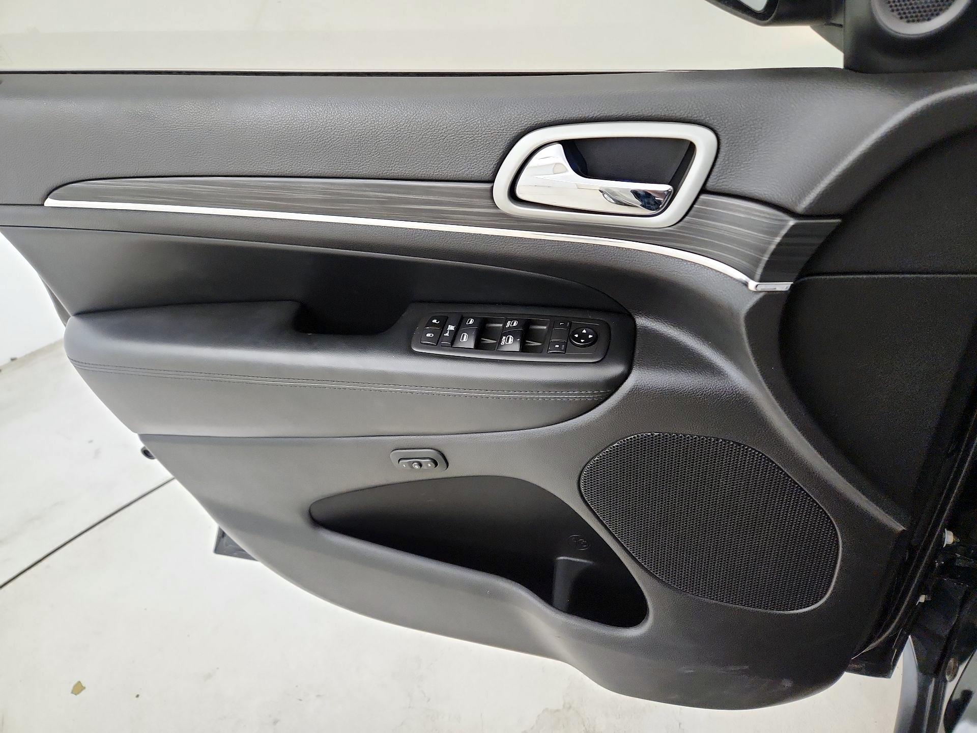Thumbnail: 2021 Jeep Grand Cherokee - 12