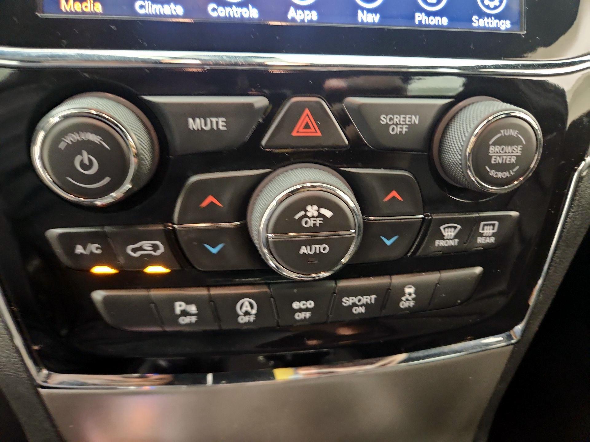 Thumbnail: 2021 Jeep Grand Cherokee - 17