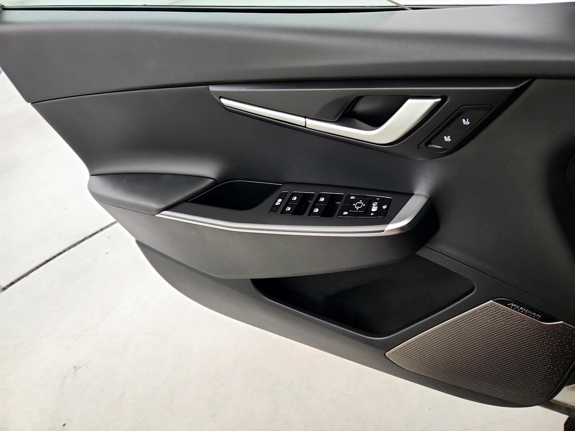 Thumbnail: 2022 Kia EV6 - 12