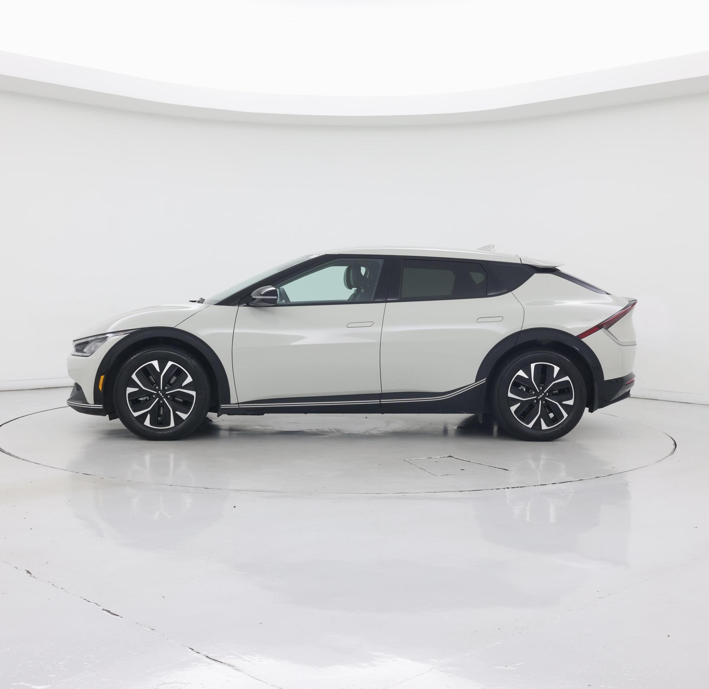 Thumbnail: 2022 Kia EV6 - 3