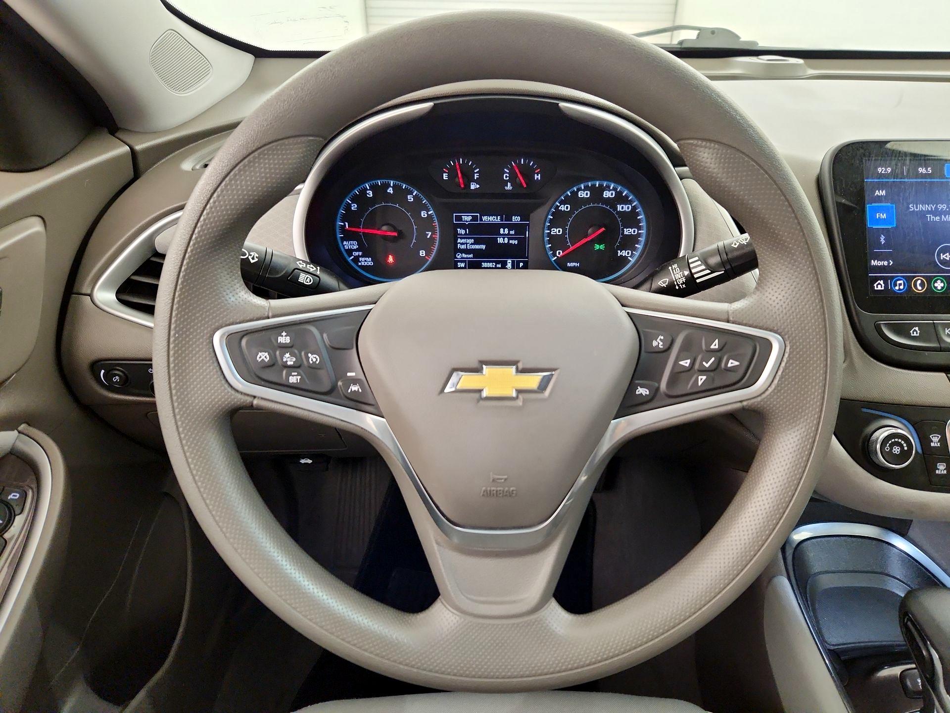 Thumbnail: 2022 Chevrolet Malibu - 10