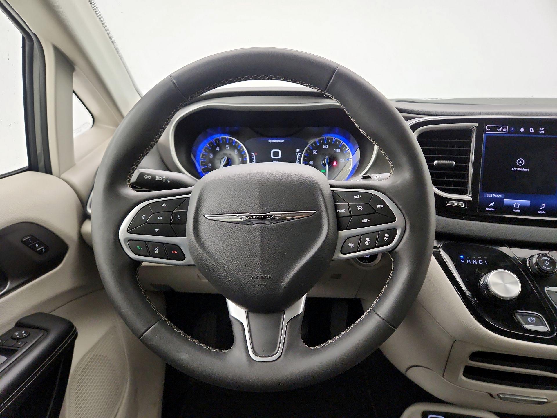 Thumbnail: 2023 Chrysler Pacifica - 10