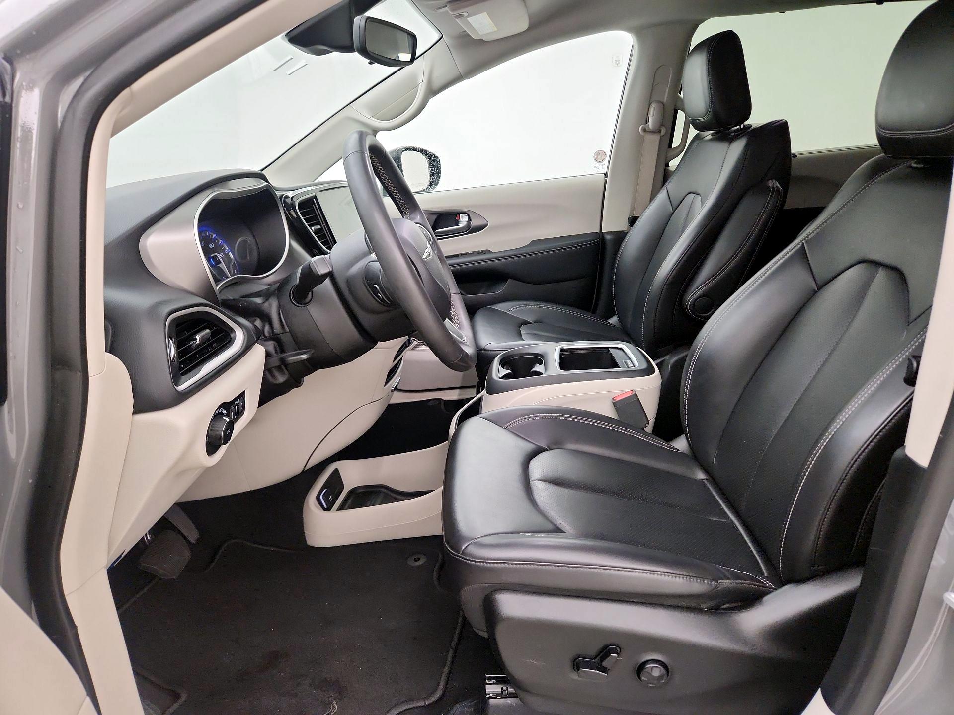Thumbnail: 2023 Chrysler Pacifica - 11