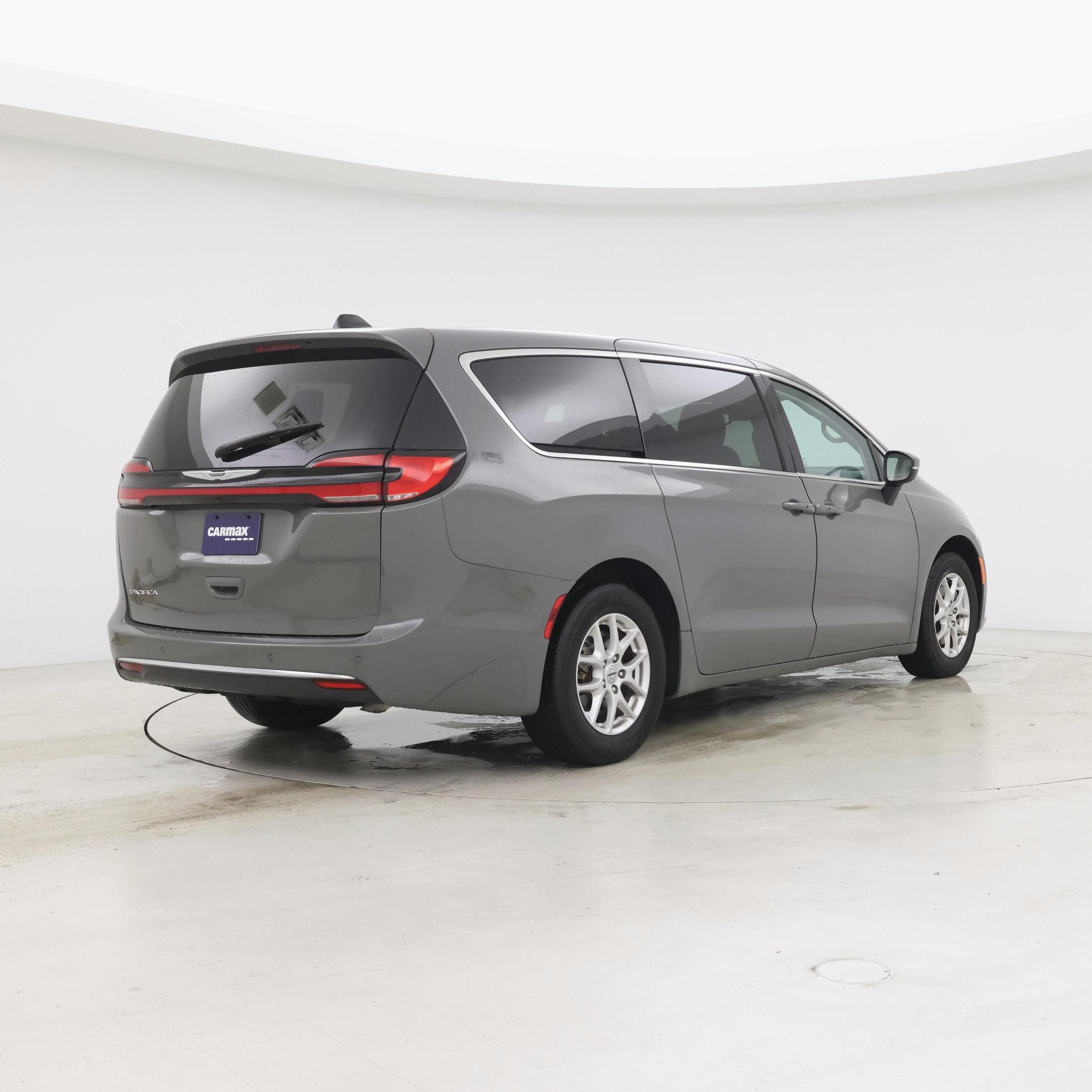 Thumbnail: 2023 Chrysler Pacifica - 8