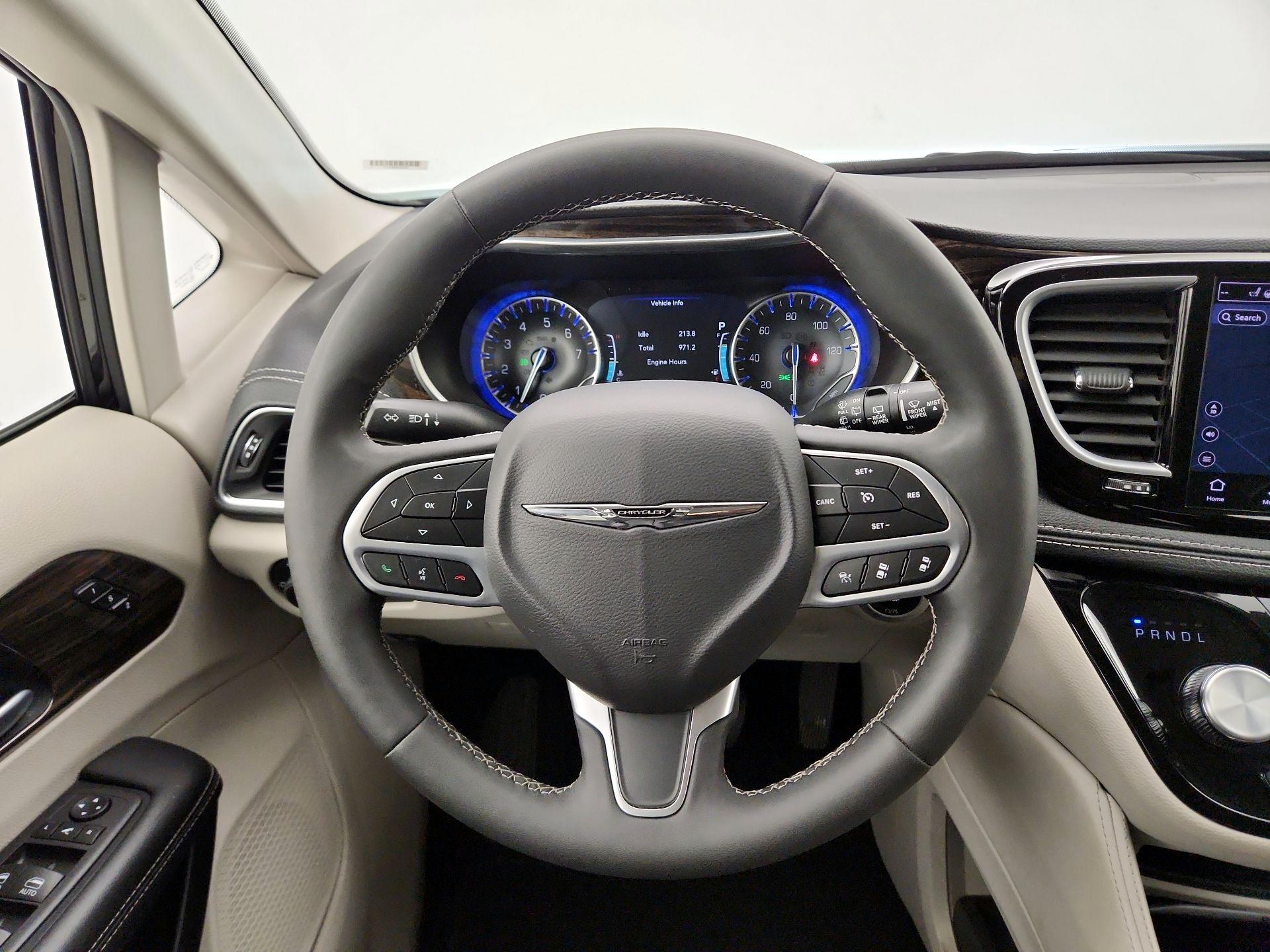 Thumbnail: 2024 Chrysler Pacifica - 10