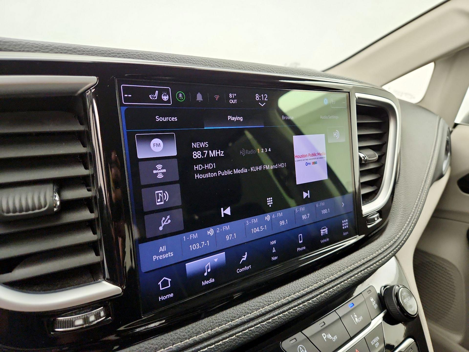 Thumbnail: 2024 Chrysler Pacifica - 16