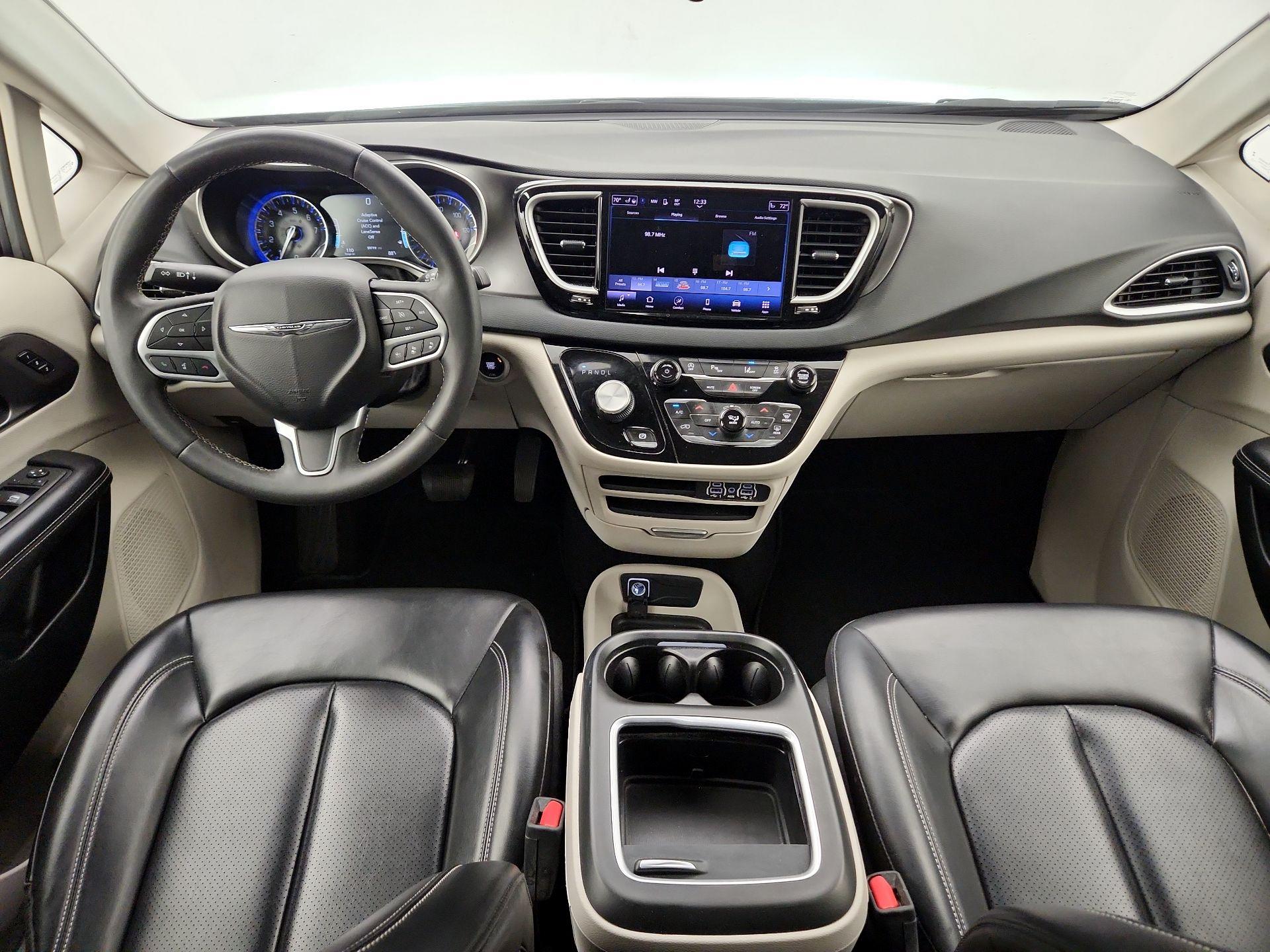 Thumbnail: 2023 Chrysler Pacifica - 9