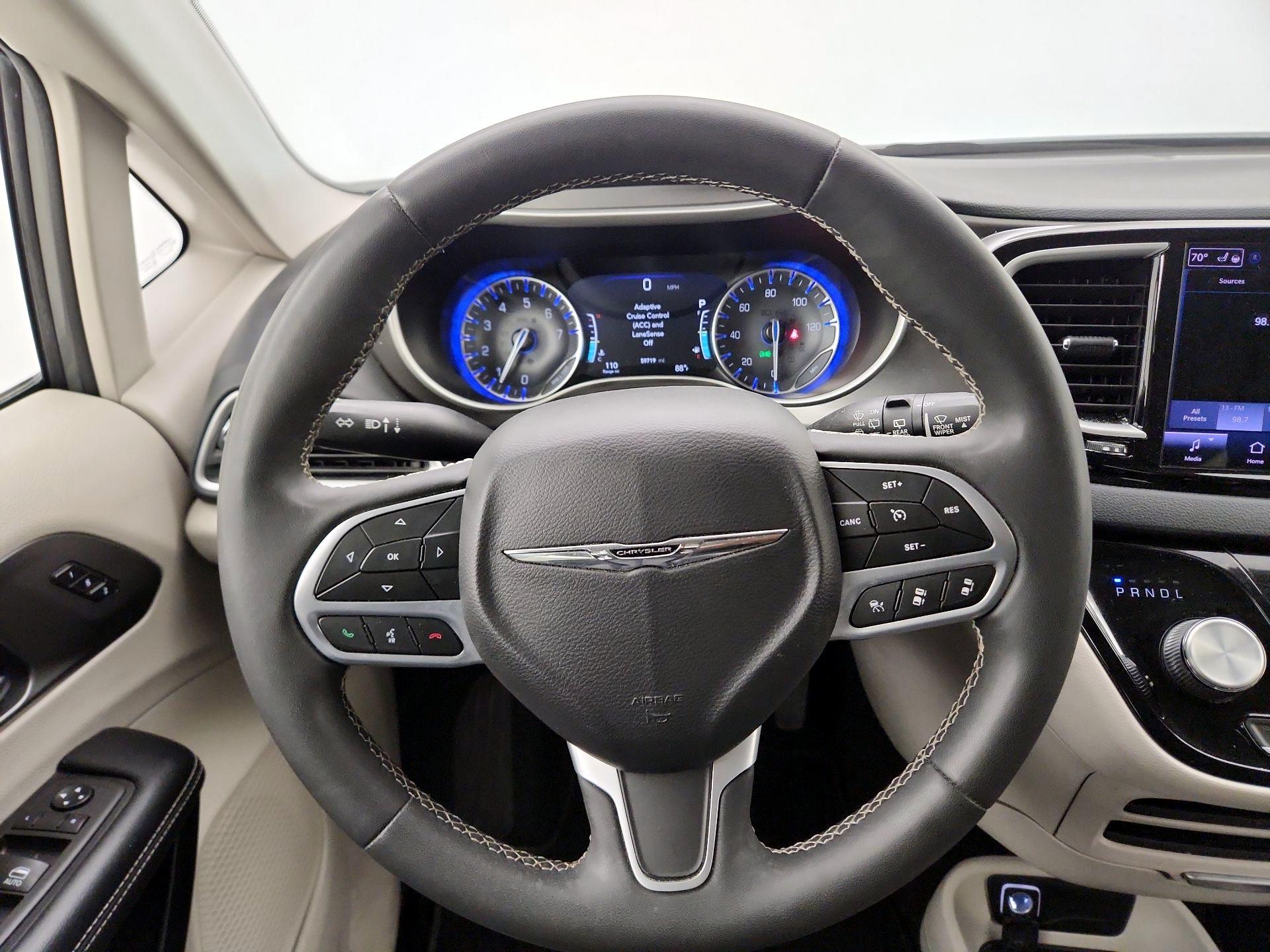 Thumbnail: 2023 Chrysler Pacifica - 10