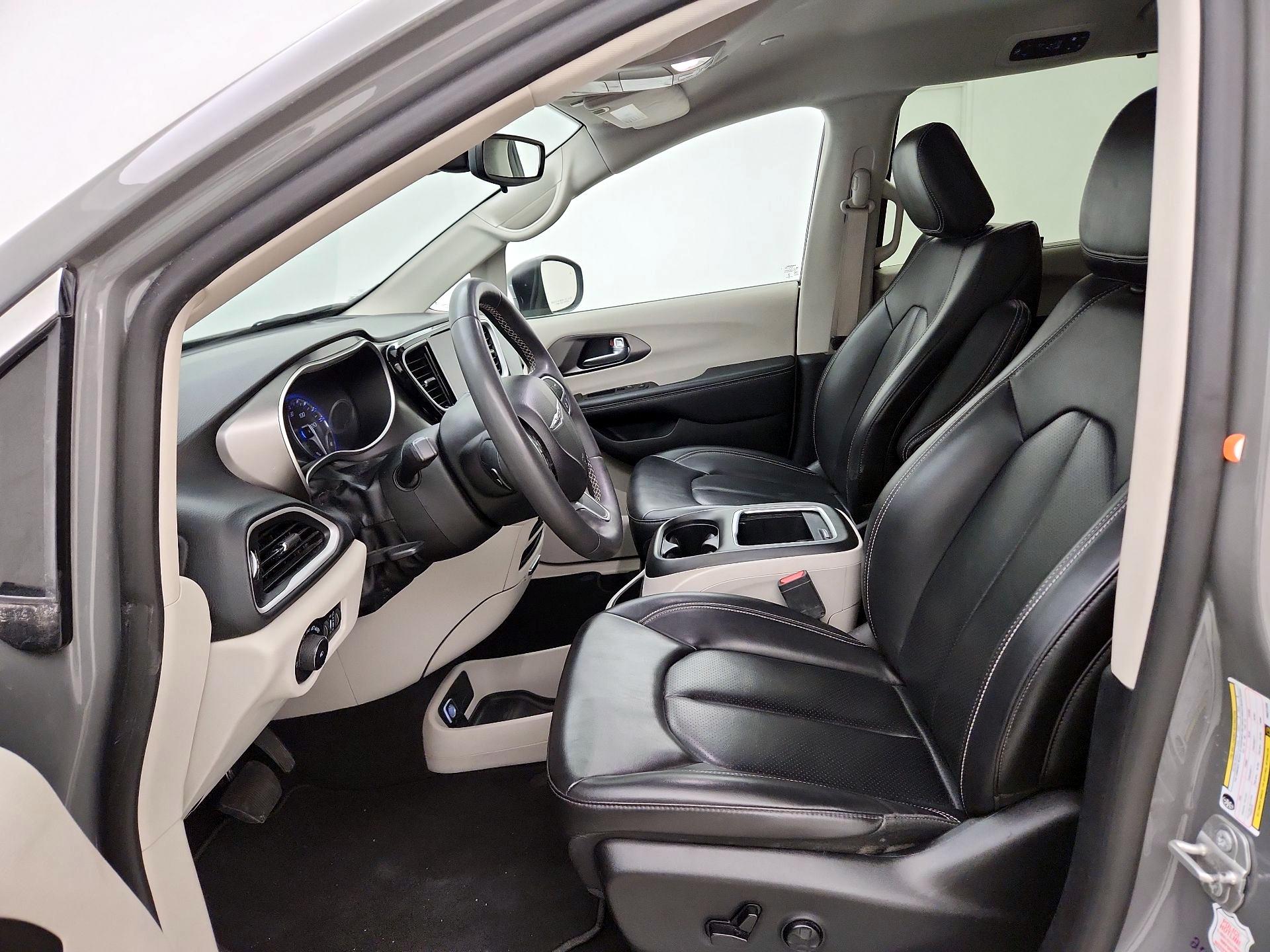 Thumbnail: 2023 Chrysler Pacifica - 11