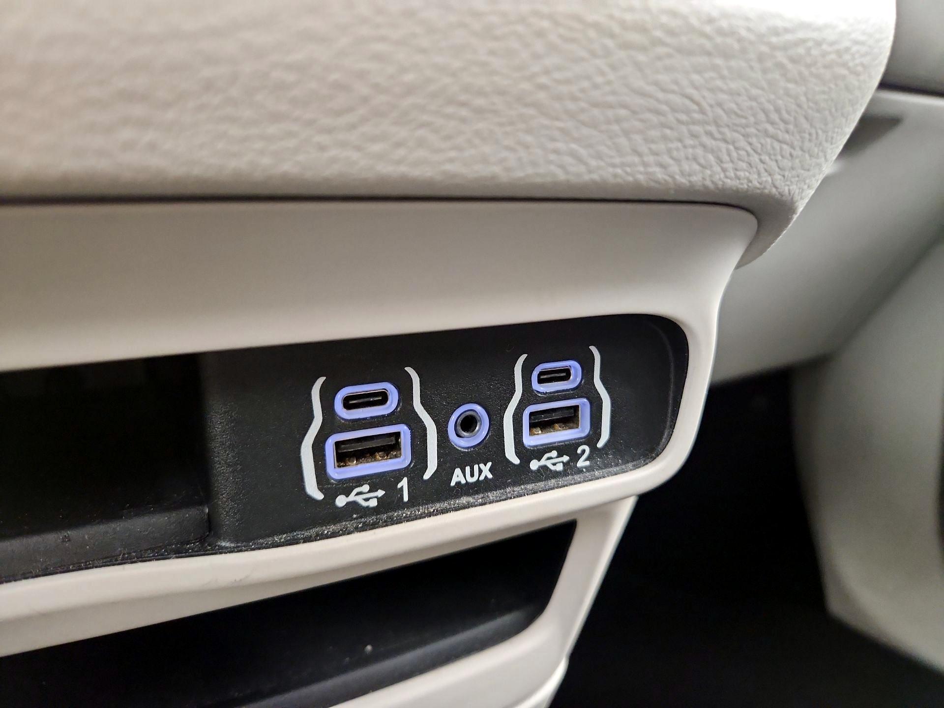Thumbnail: 2023 Chrysler Pacifica - 18