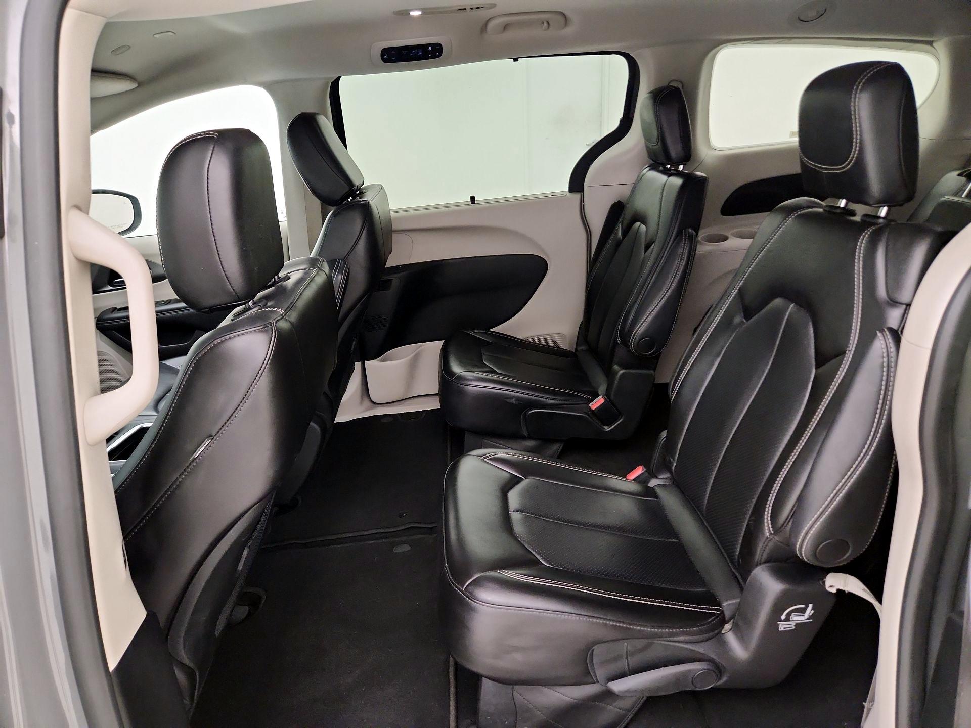 Thumbnail: 2023 Chrysler Pacifica - 19