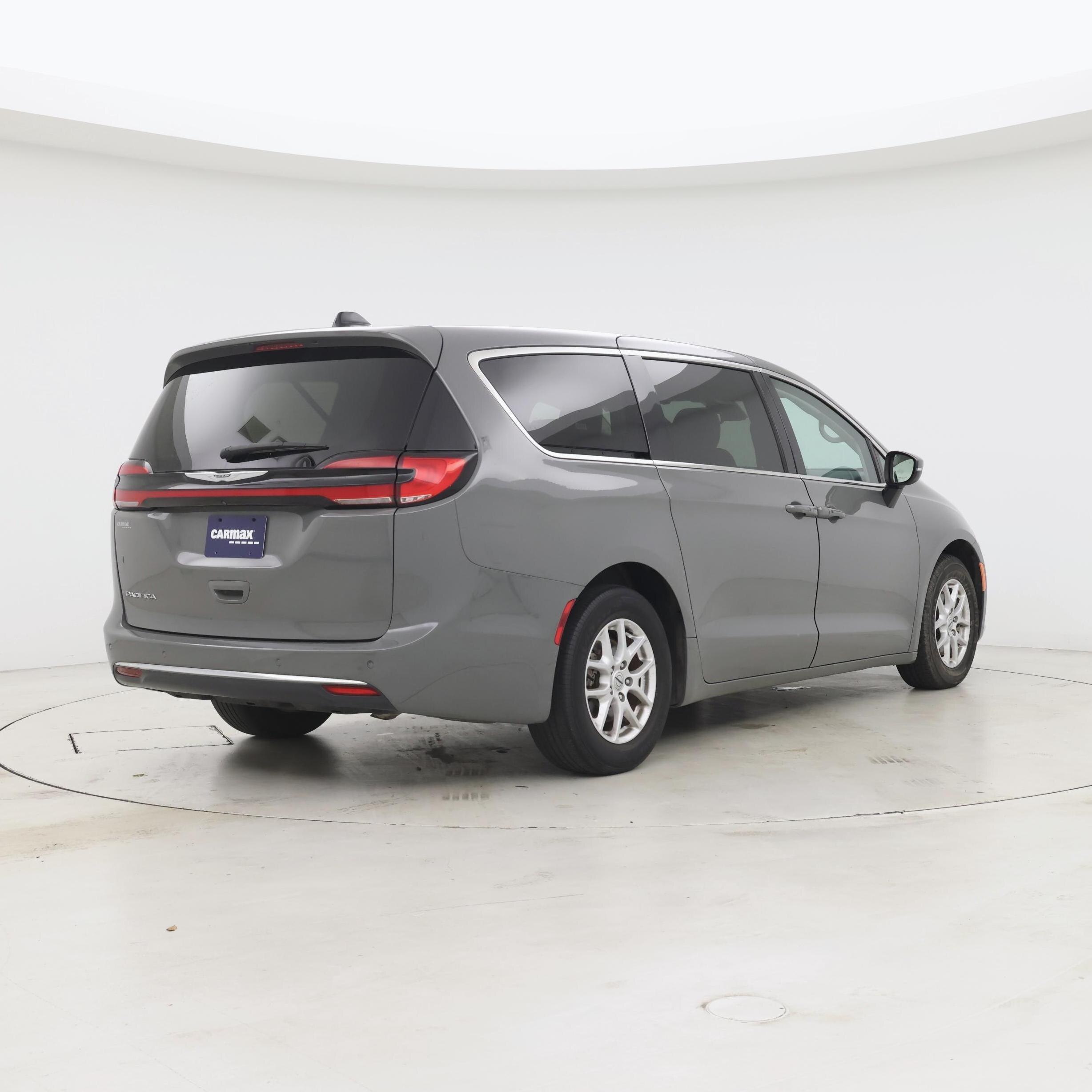 Thumbnail: 2023 Chrysler Pacifica - 8