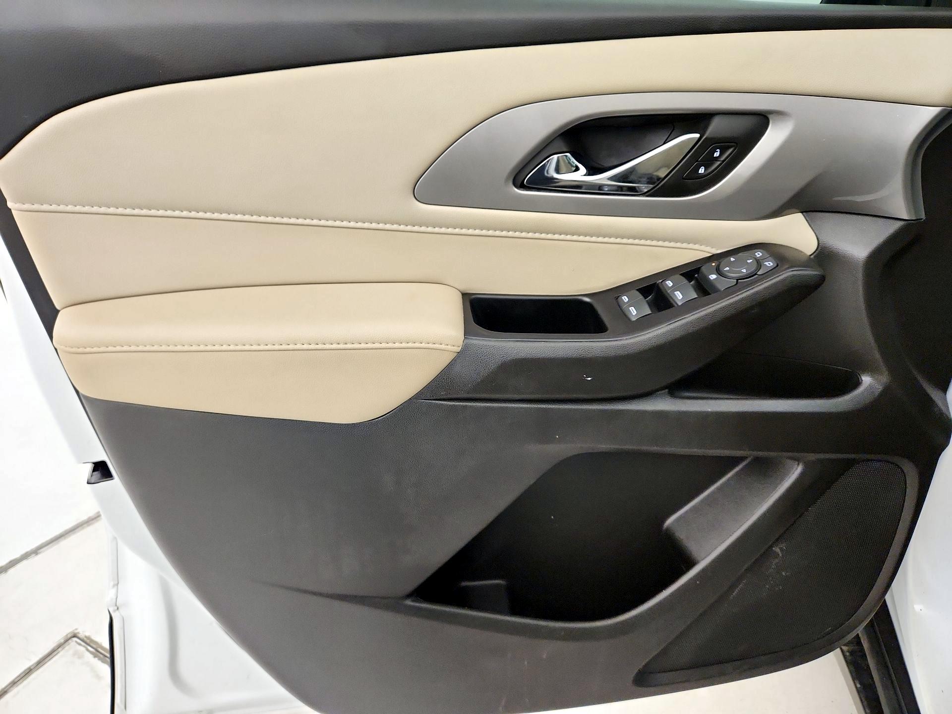 Thumbnail: 2022 Chevrolet Traverse - 12